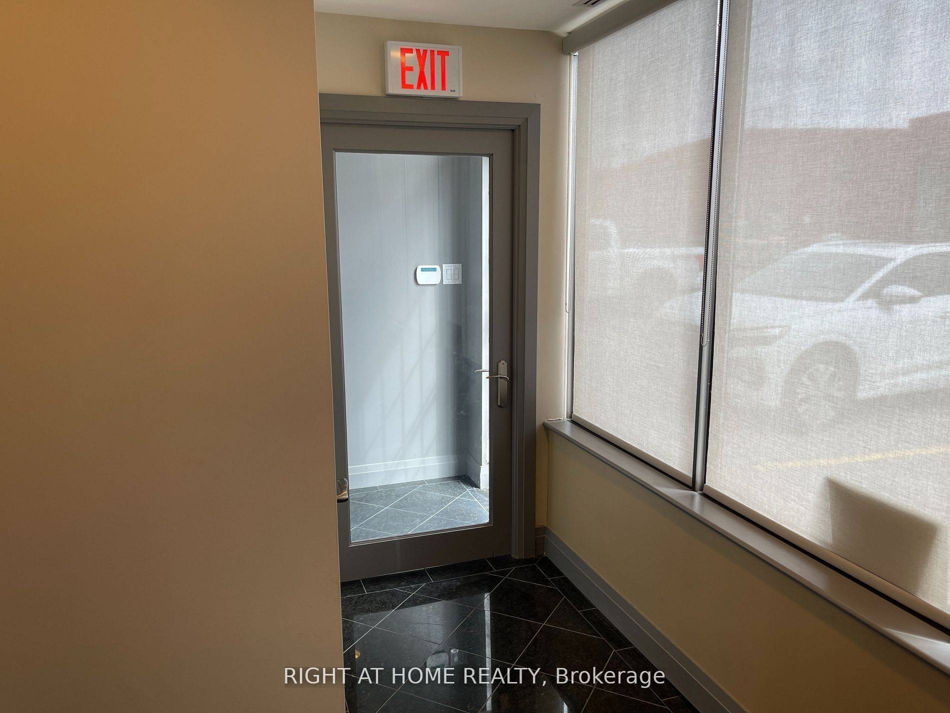 Vaughan, ON L4K 4K5,160 Cidermill AVE #12