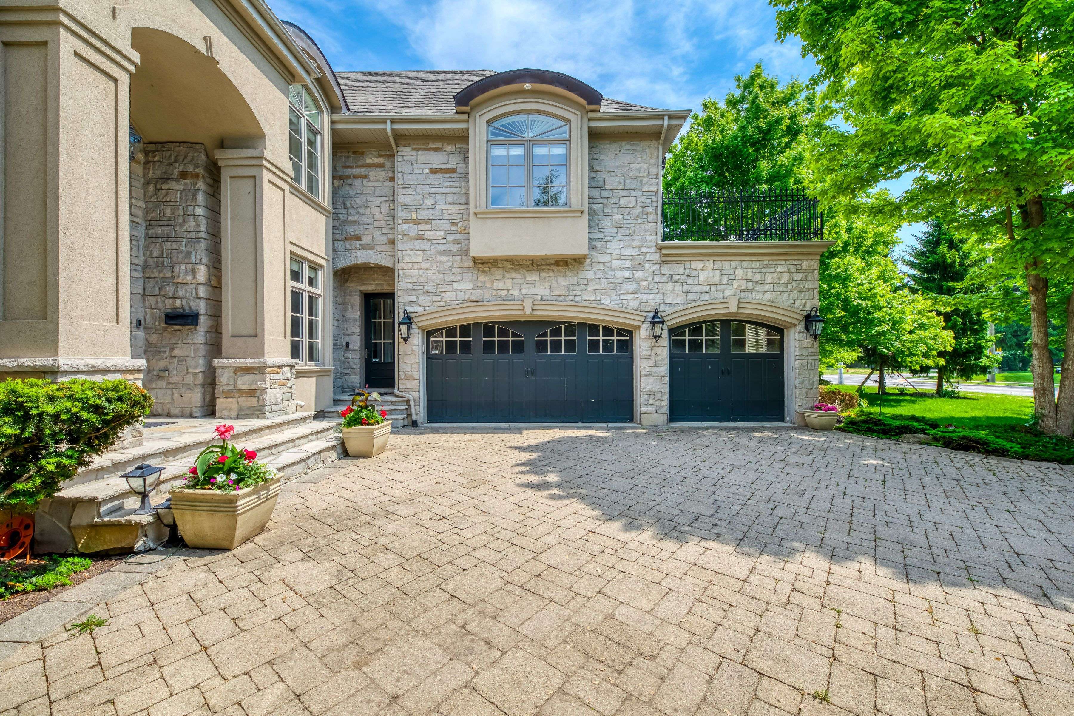 Burlington, ON L7N 1B1,3341 Lakeshore RD