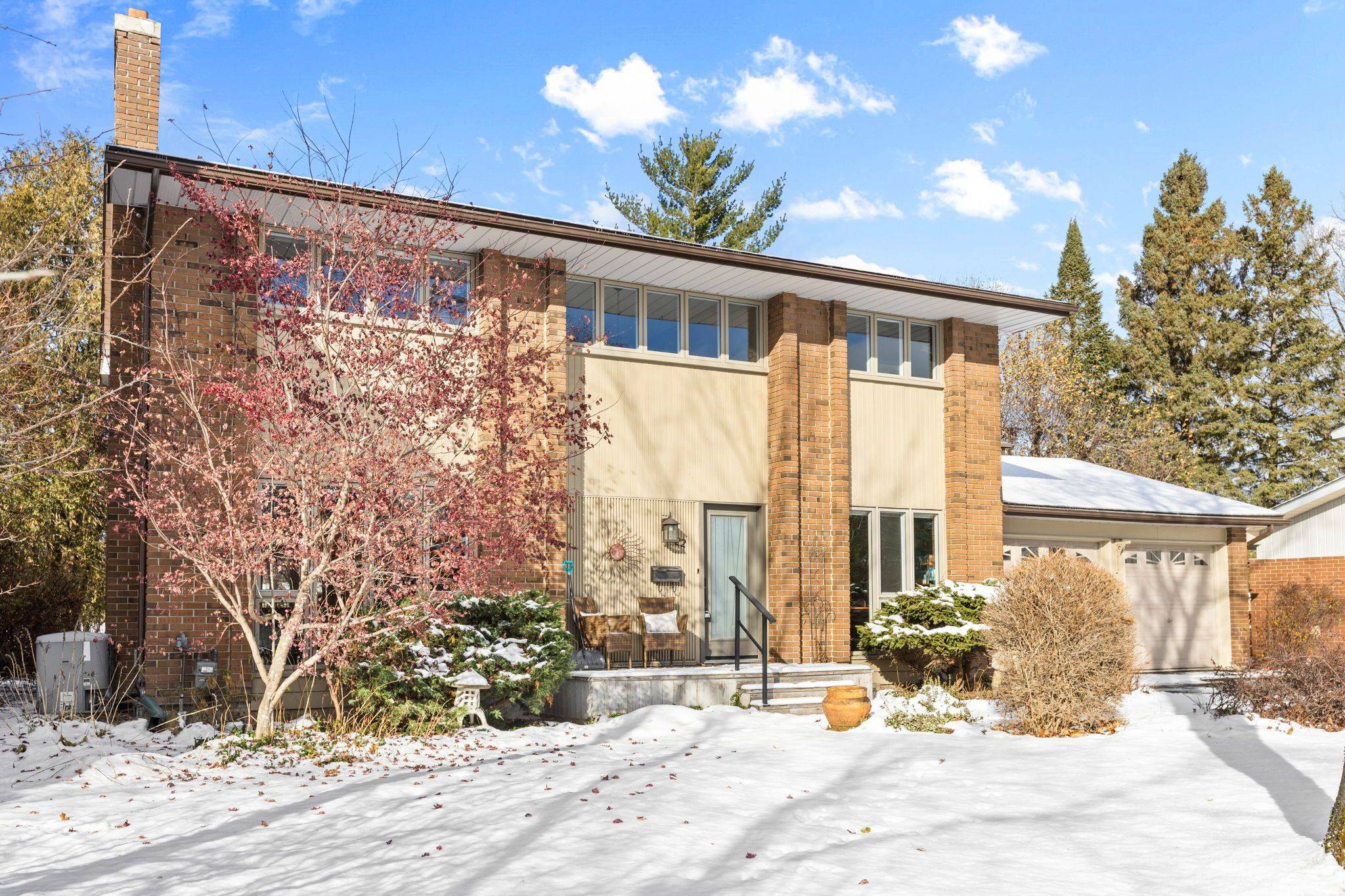 Kanata, ON K2K 1P4,22 Banting CRES