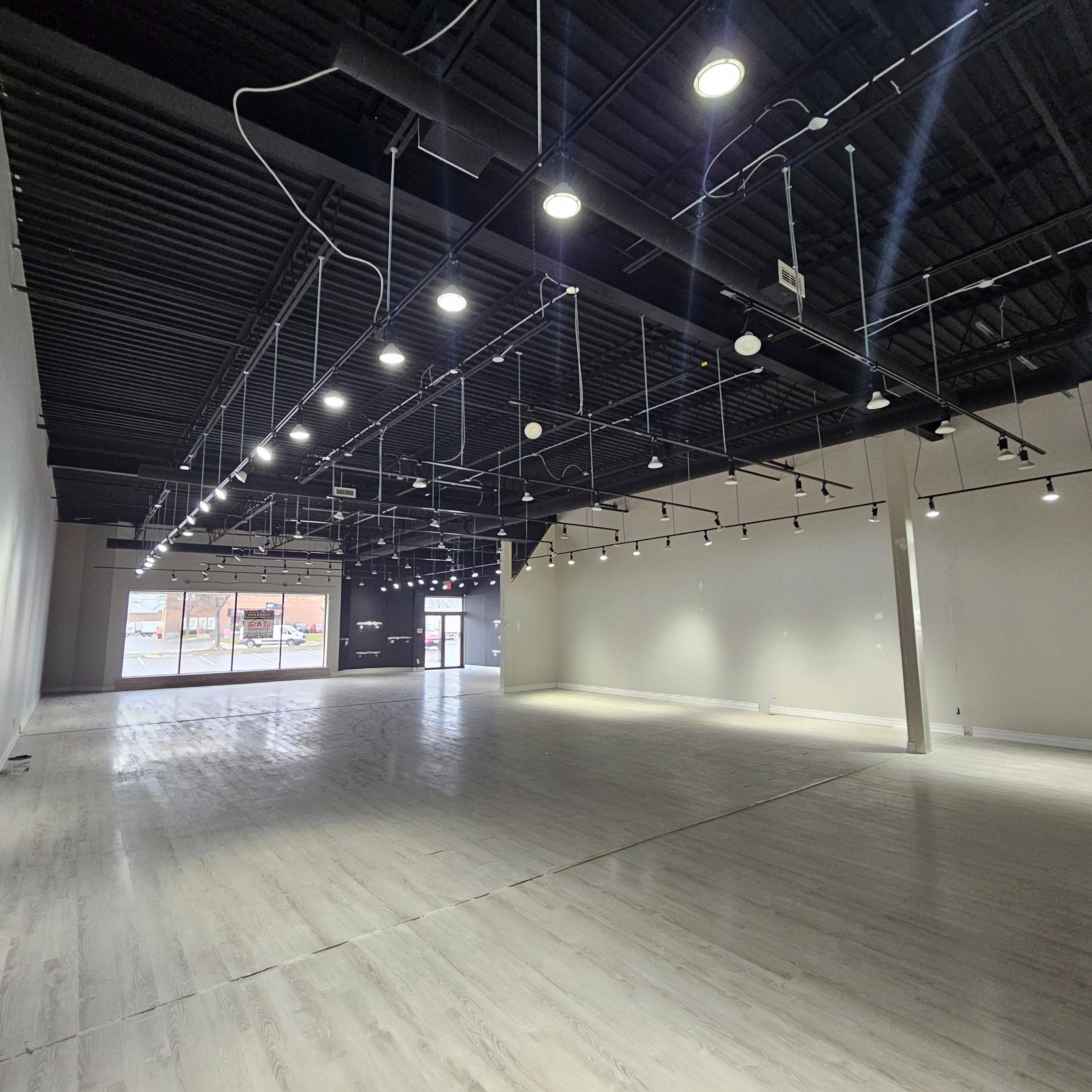 Mississauga, ON L4W 1K8,1272 Eglinton AVE E