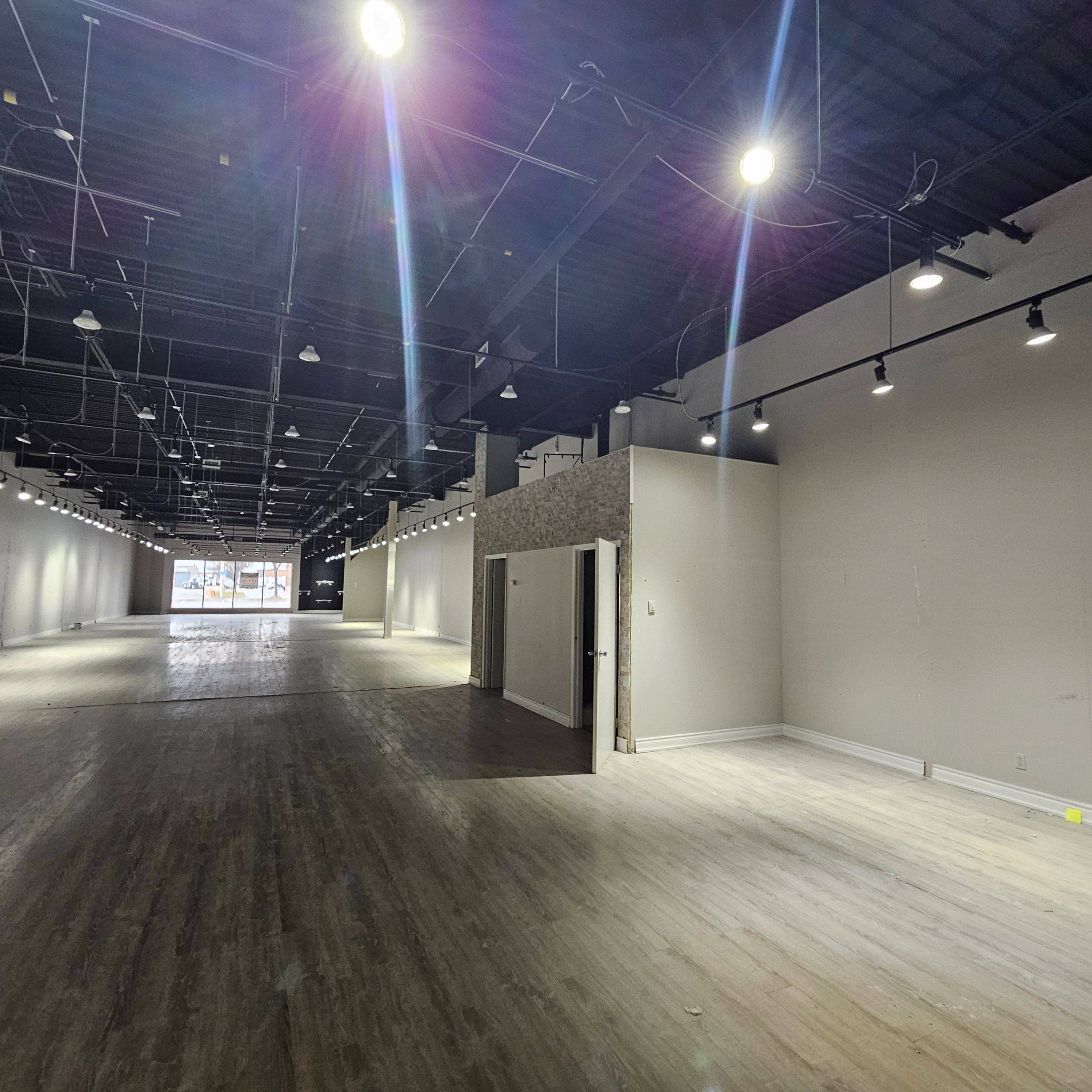 Mississauga, ON L4W 1K8,1272 Eglinton AVE E