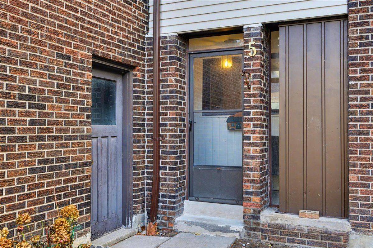 Toronto C15, ON M2H 2Z9,5 Lofty Hill WAY #57