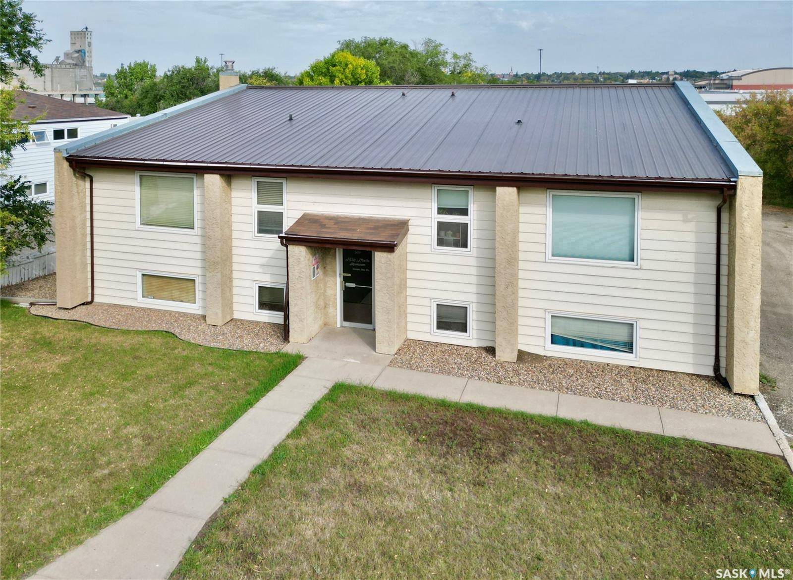 Moose Jaw, SK S6H 7H8,240 Home STREET W