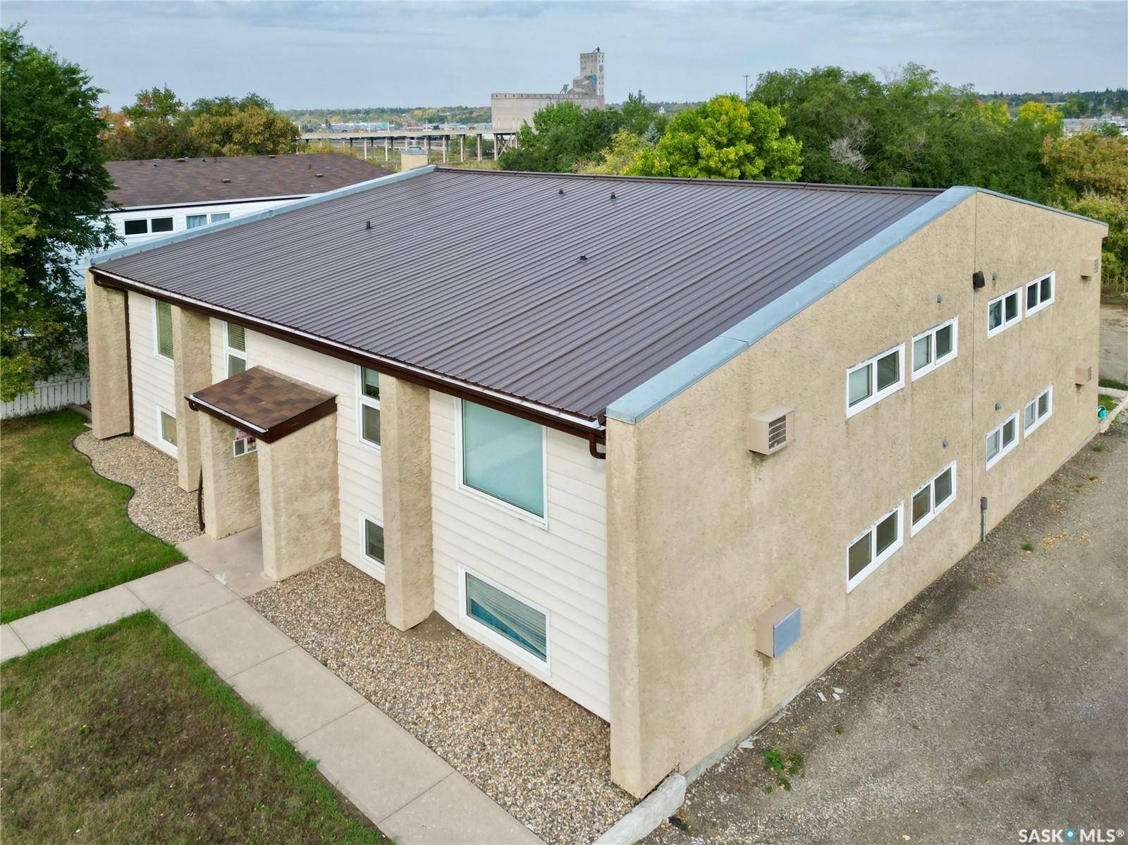 Moose Jaw, SK S6H 7H8,240 Home STREET W