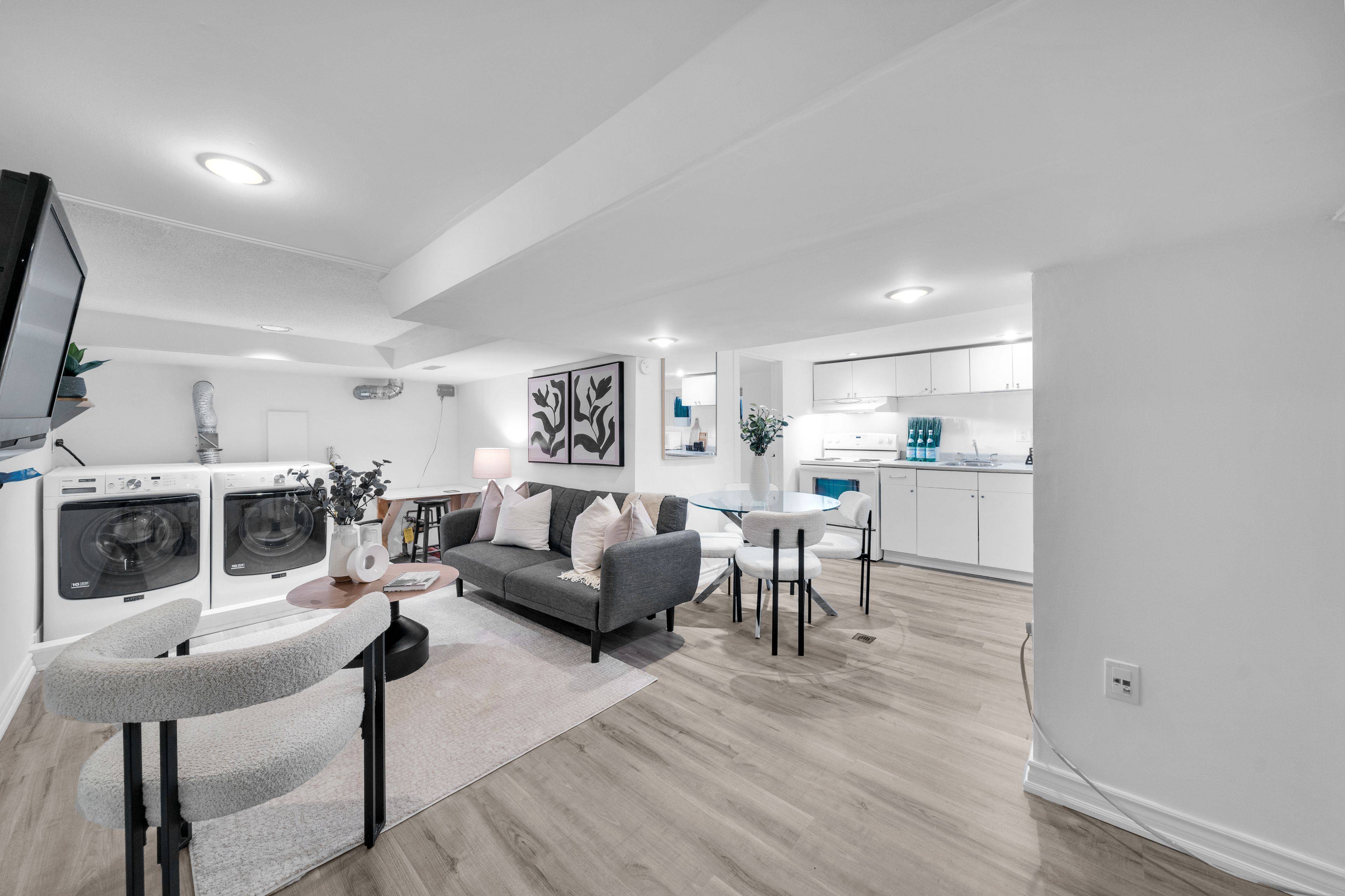 Toronto W06, ON M8V 3A5,176 Sixth ST #LOWER