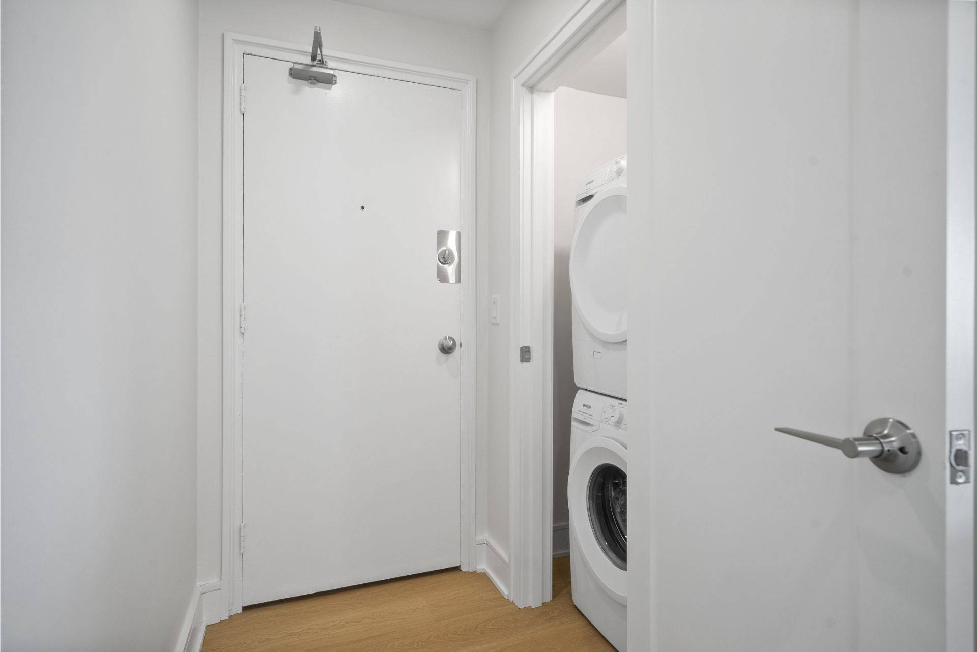 Toronto W08, ON M9A 4W3,10 Fontenay CT #606