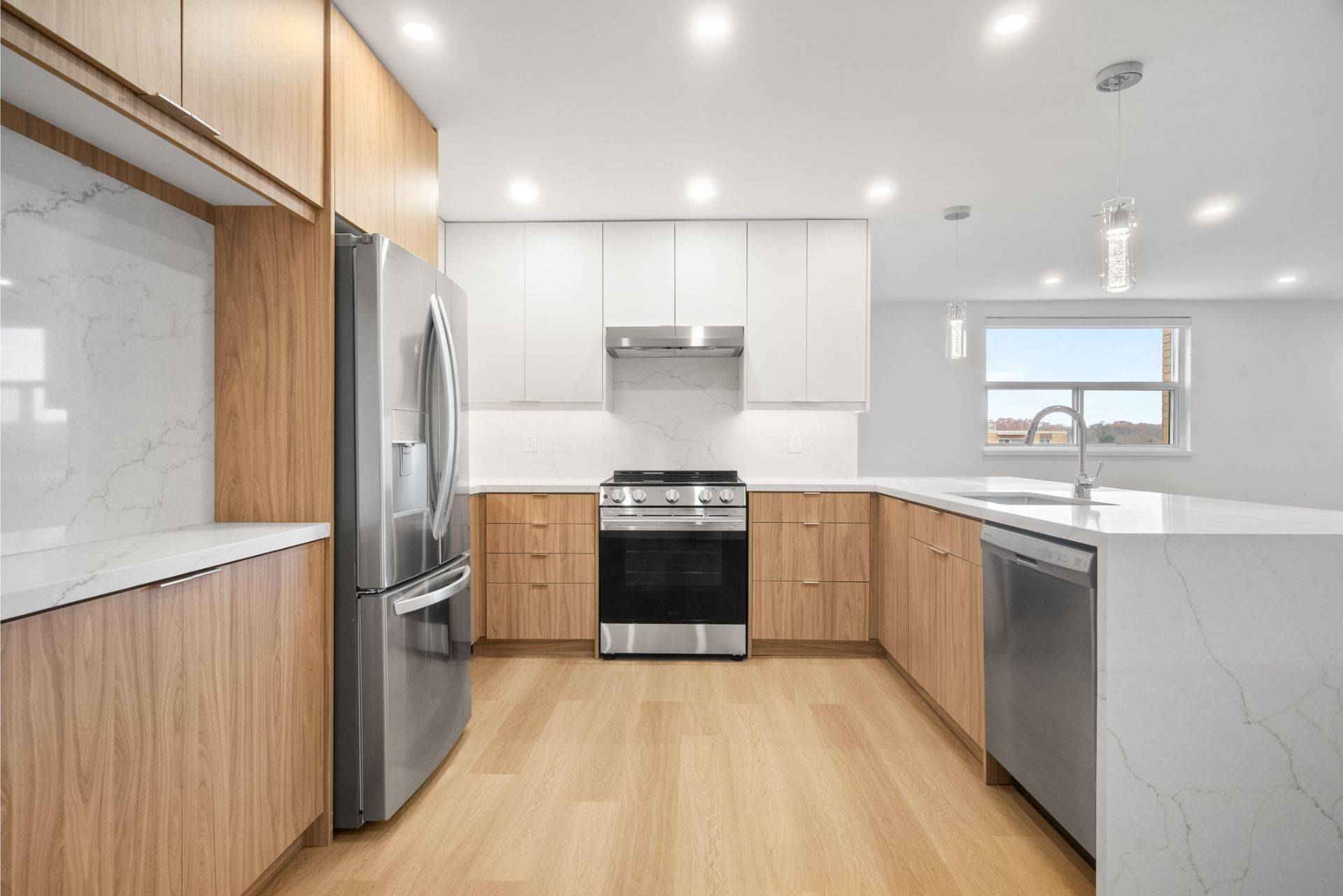 Toronto W08, ON M9A 4W3,10 Fontenay CT #606