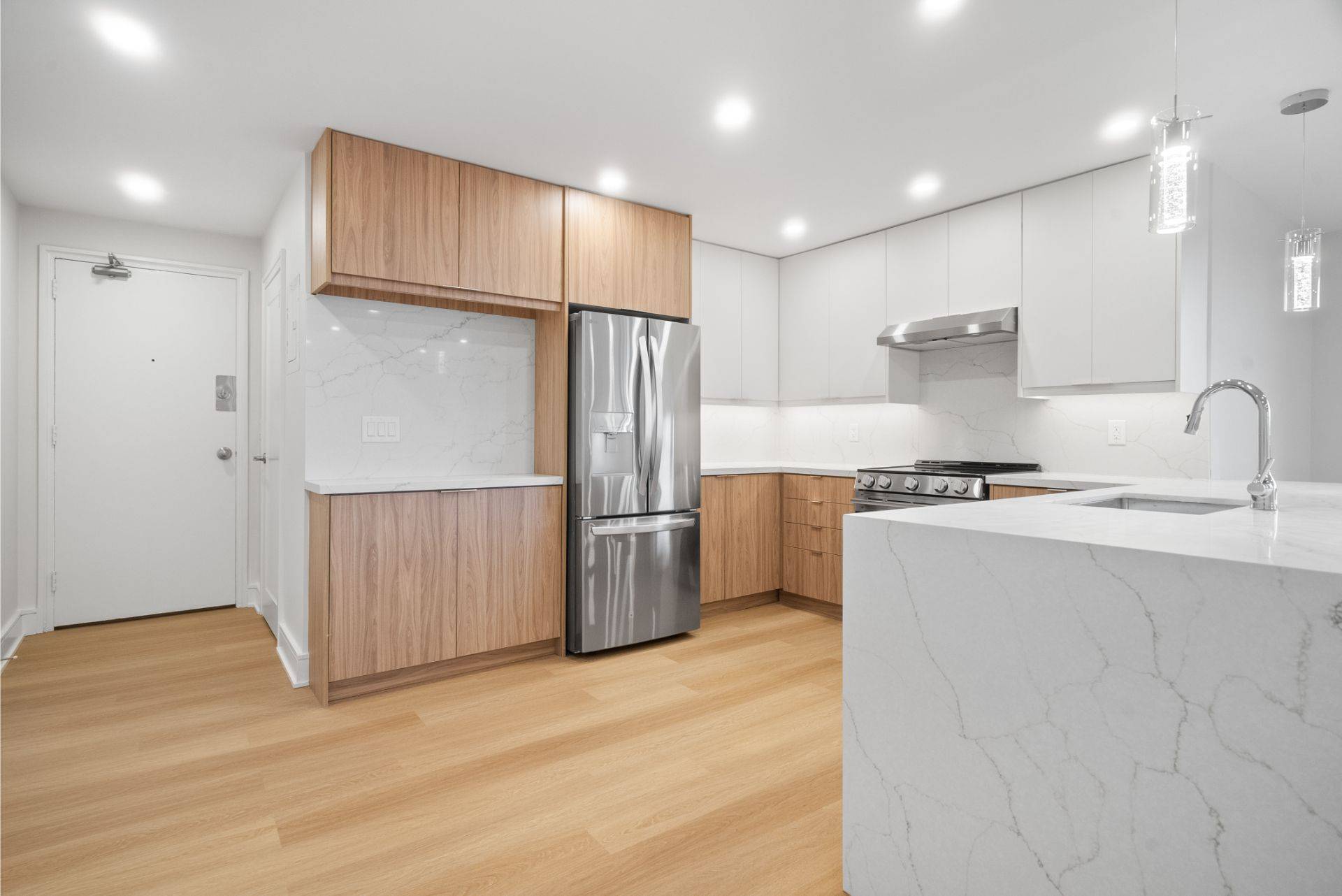 Toronto W08, ON M9A 4W3,10 Fontenay CT #606