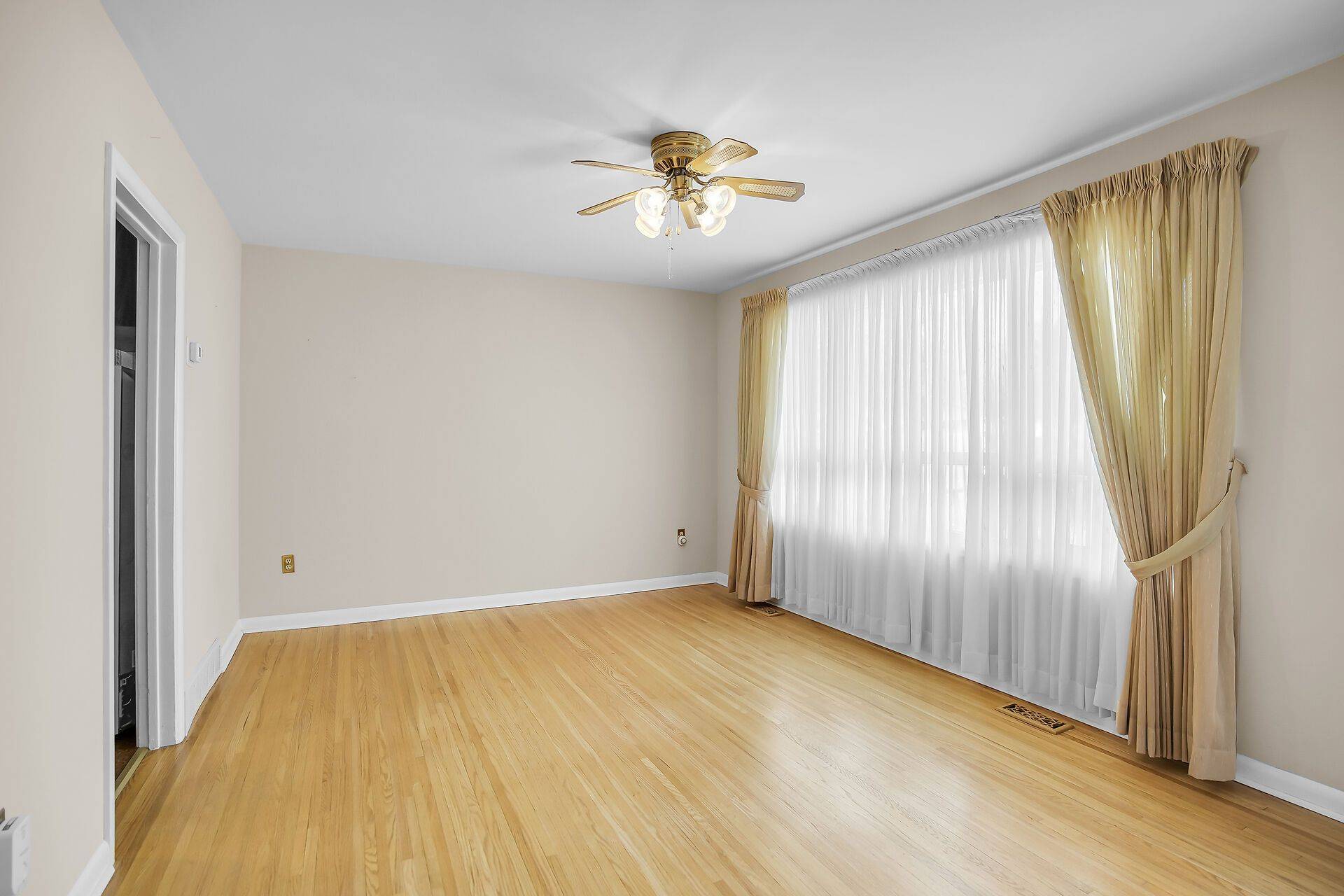 London East, ON N5V 1C6,119 Bancroft RD