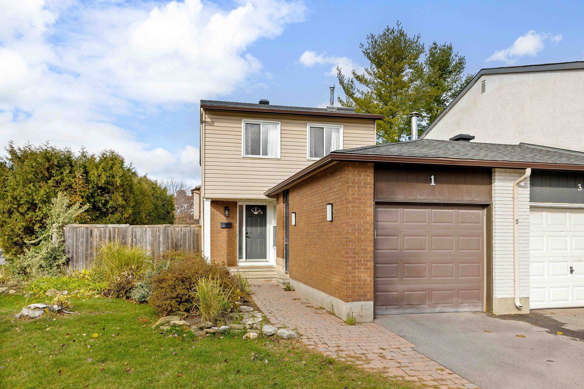 Barrhaven, ON K2J 2B1,1 Berkshire WAY