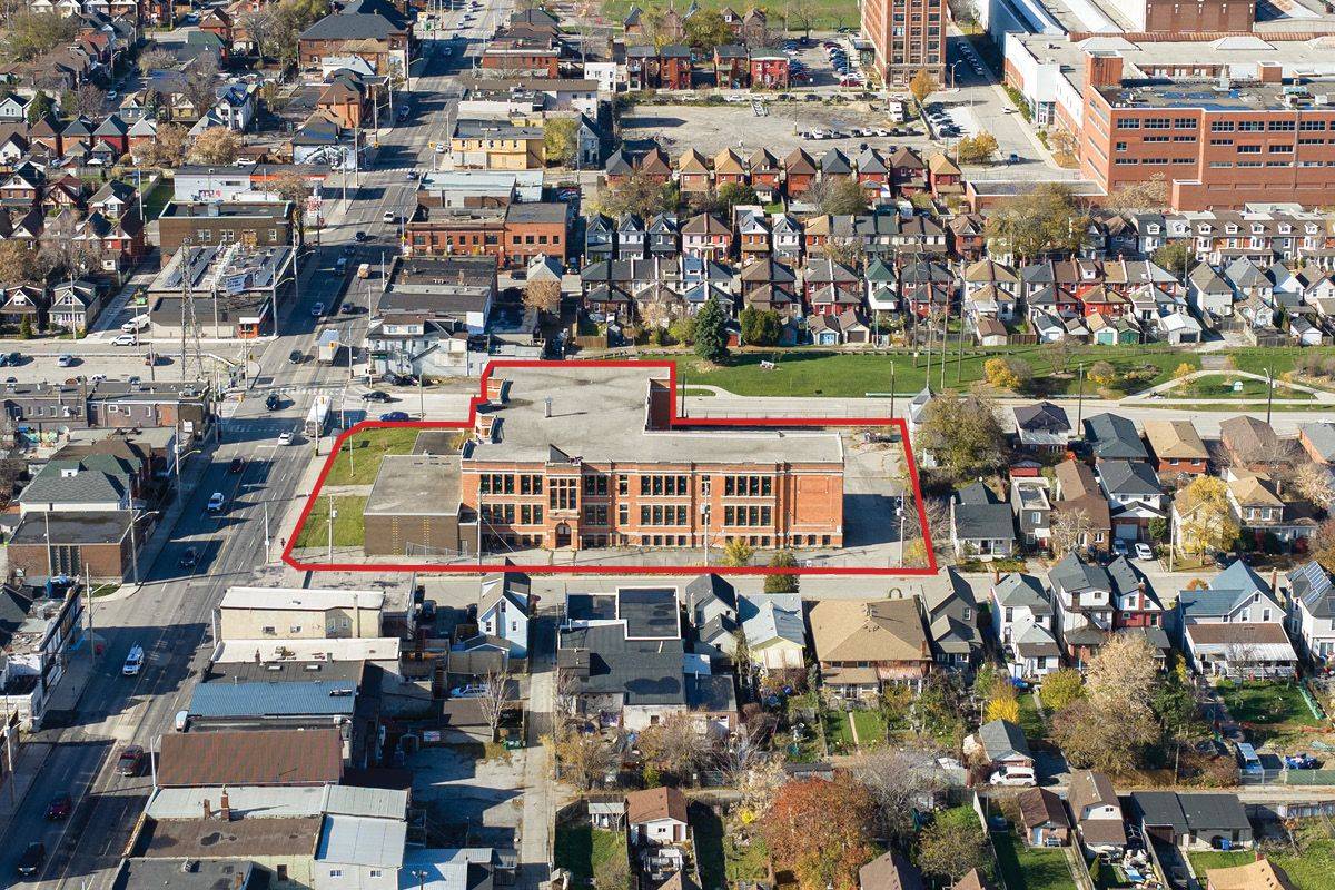 Hamilton, ON L8L 2Z8,601 Barton ST E