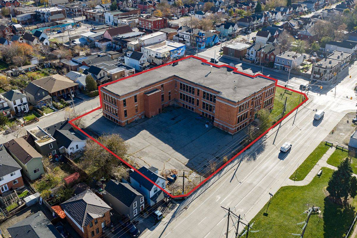 Hamilton, ON L8L 2Z8,601 Barton ST E