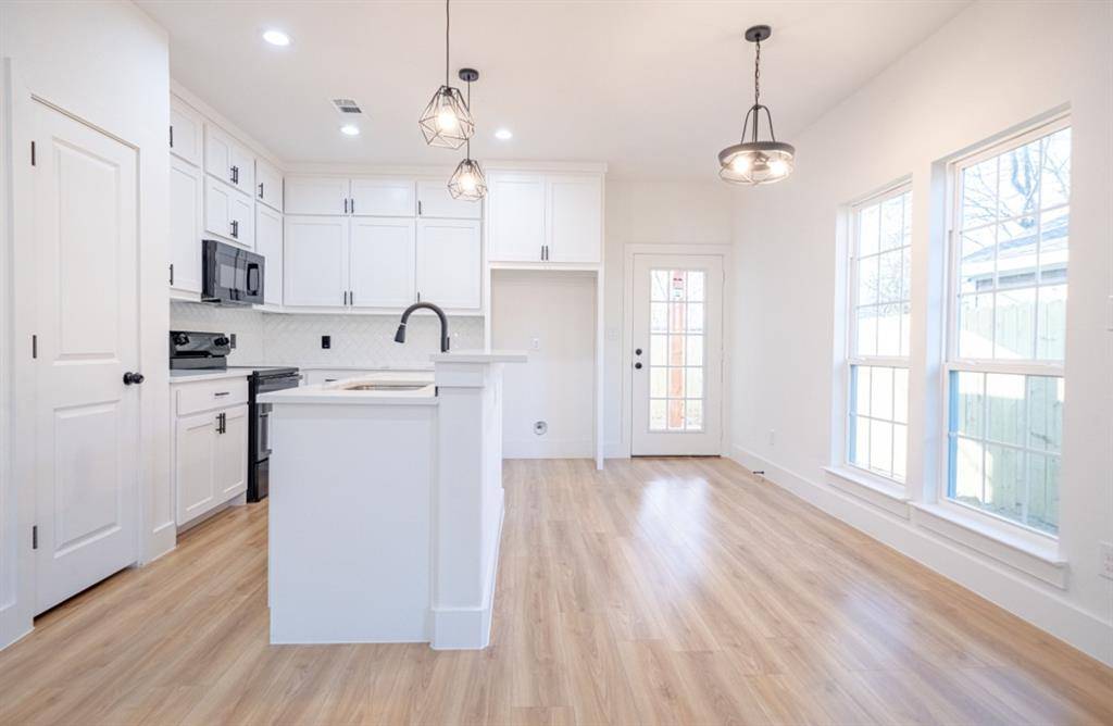 Dallas, TX 75212,3411 Ladd