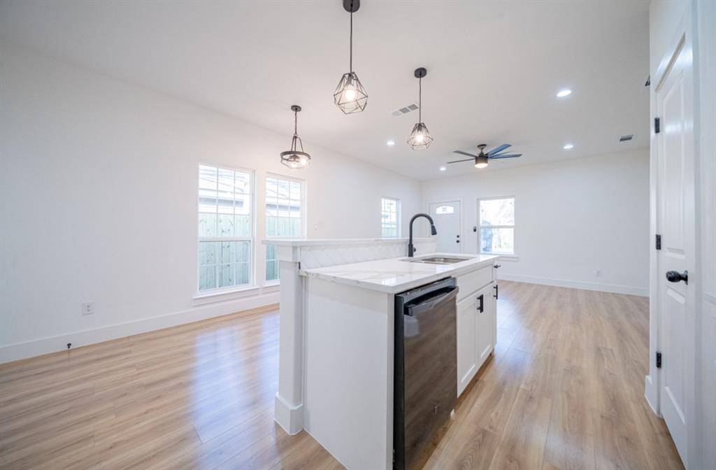 Dallas, TX 75212,3411 Ladd