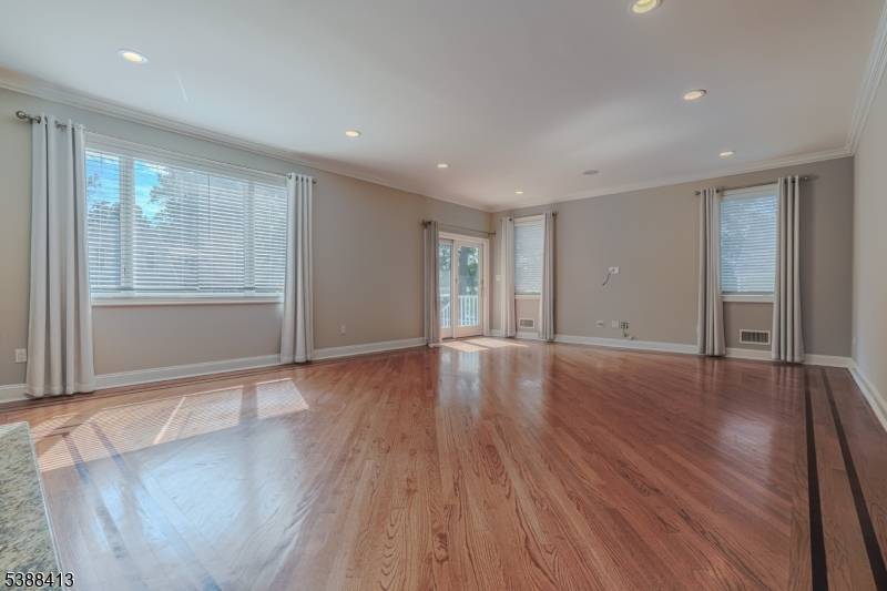 Springfield Twp., NJ 07081,567 Mountain Ave