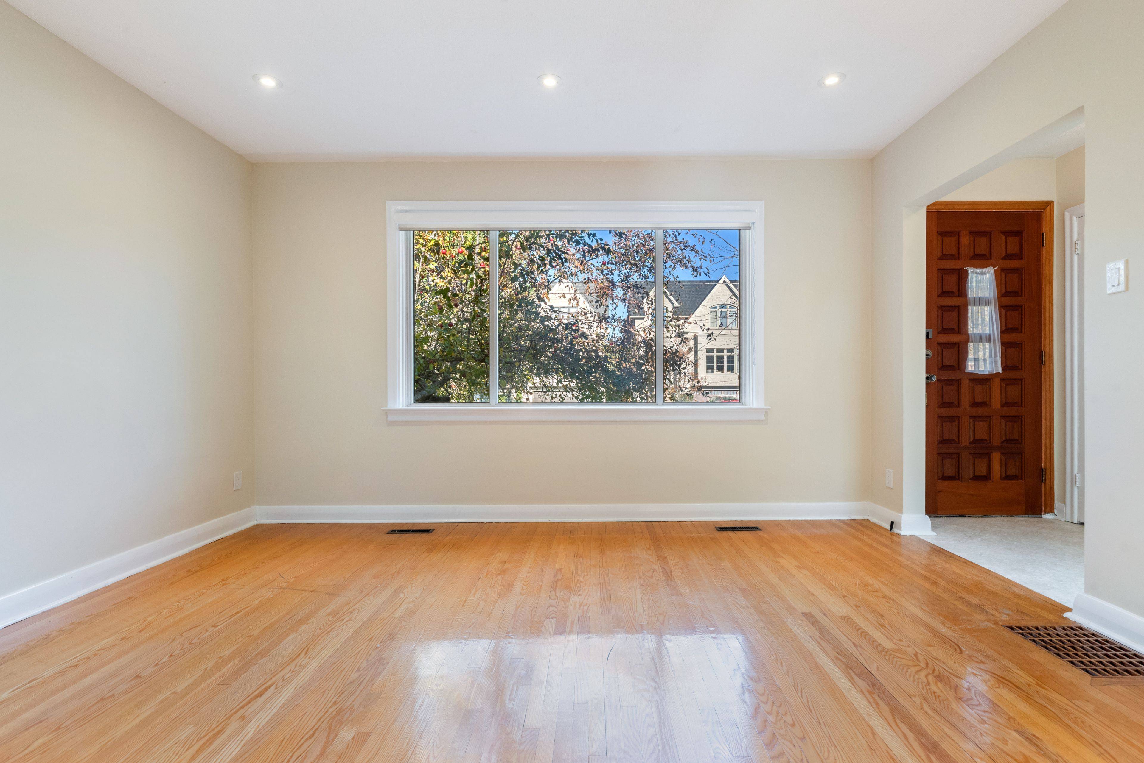 Toronto C07, ON M2R 1H1,377 Horsham AVE