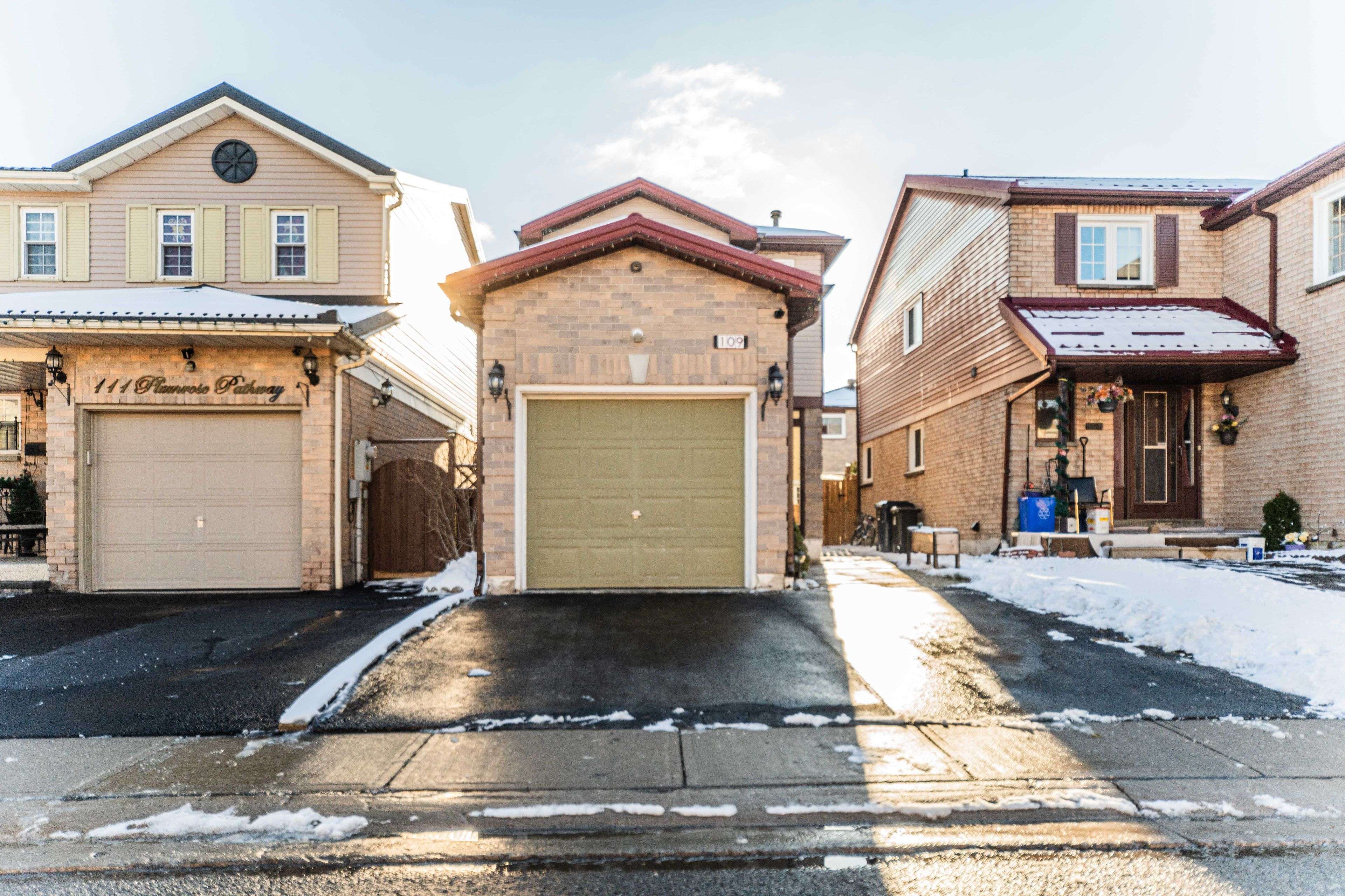 Toronto E11, ON M1B 4B6,109 Plumrose Pathway
