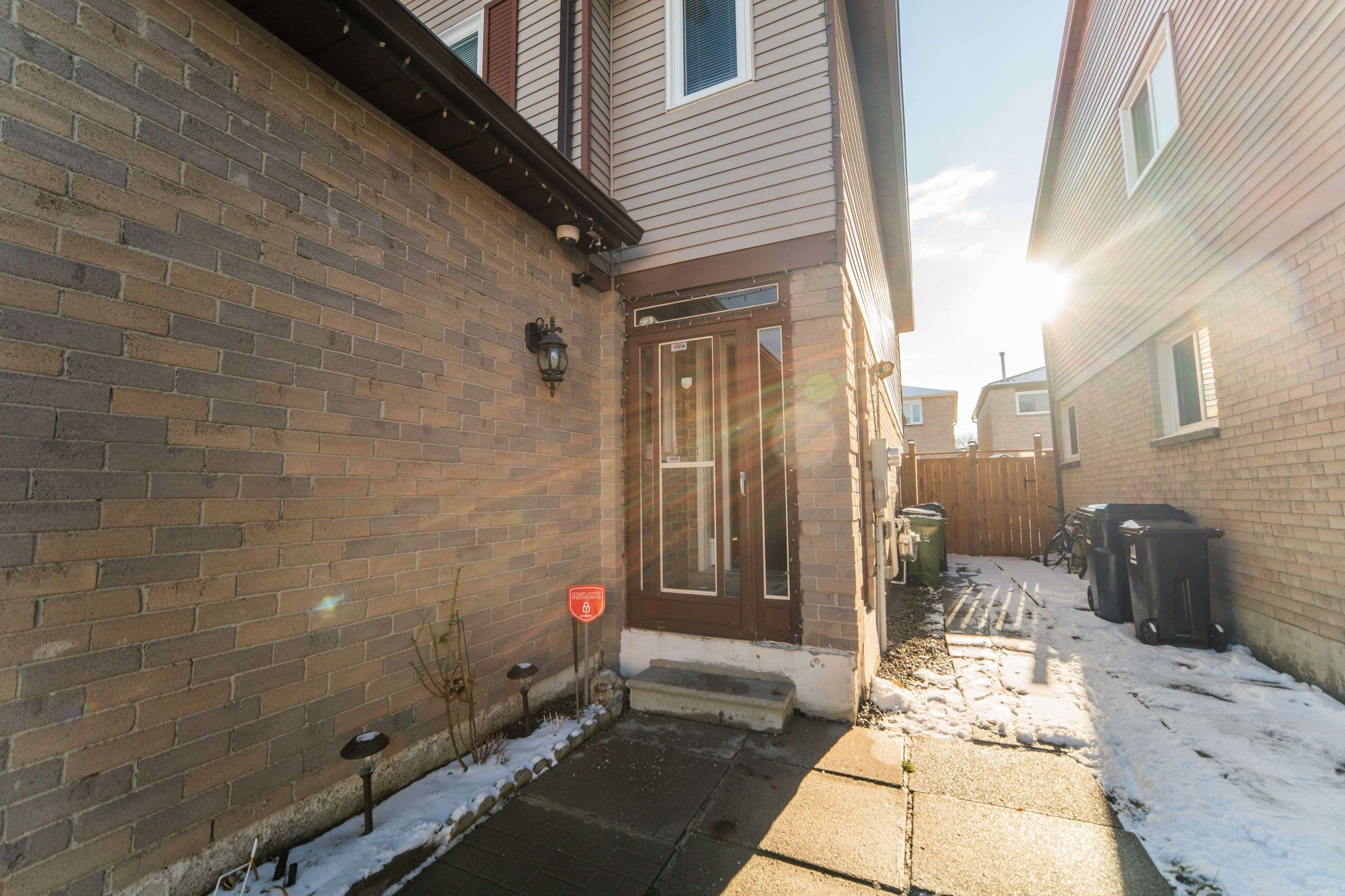 Toronto E11, ON M1B 4B6,109 Plumrose Pathway