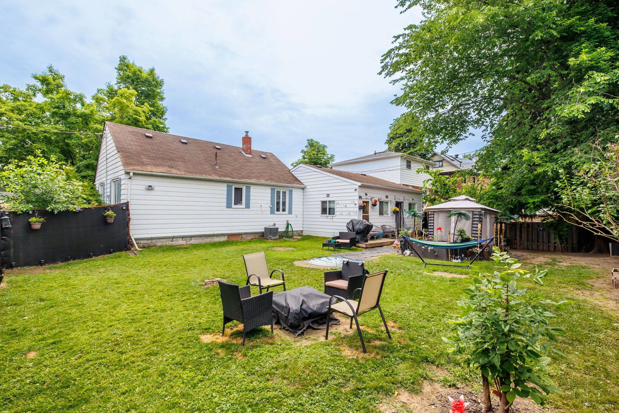 Newmarket, ON L3Y 2V2,593 Watson AVE