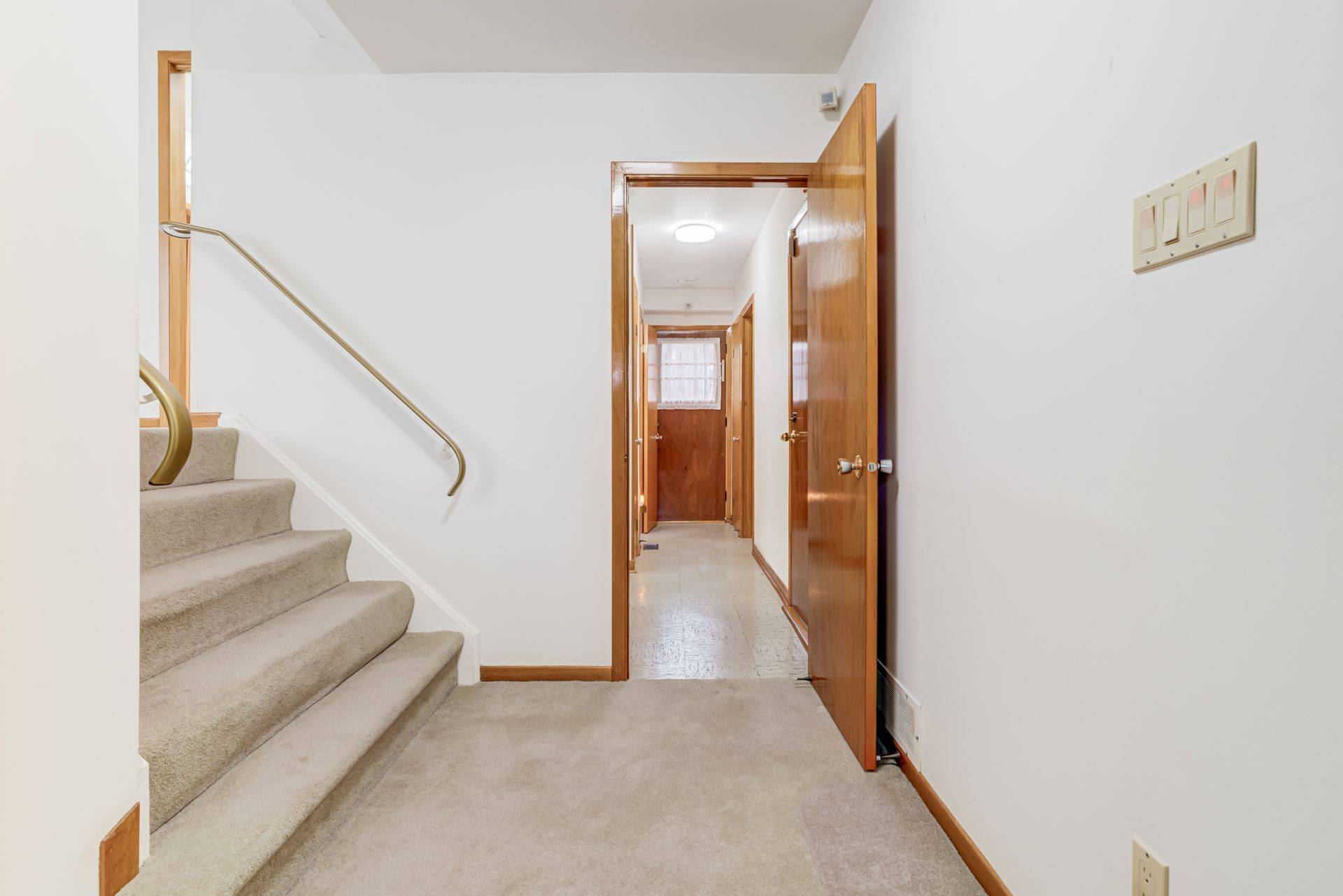 Oakville, ON L6K 2A9,227 Elmwood RD