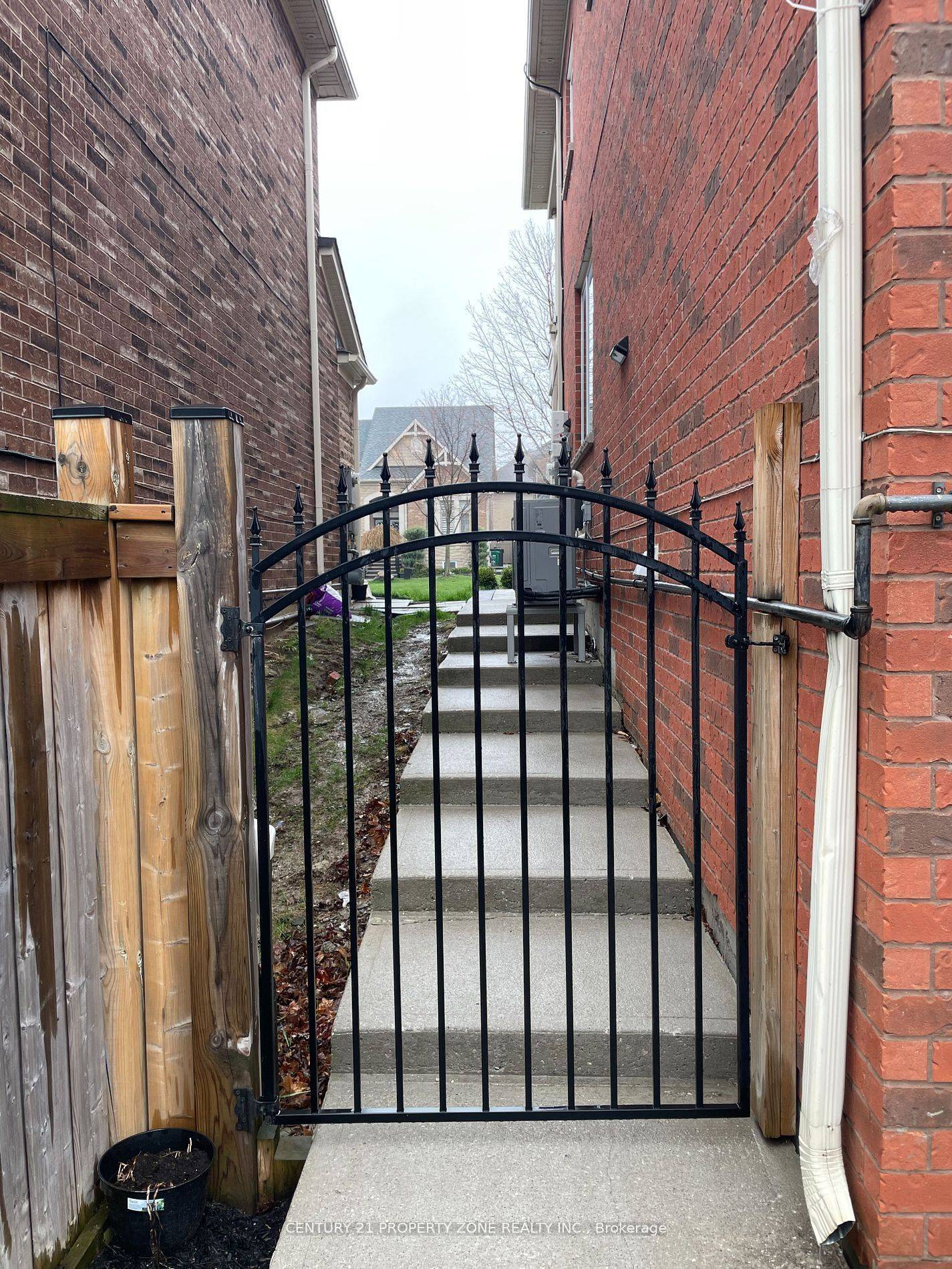 Brampton, ON L6X 0W8,9195 Creditview RD #bsmt