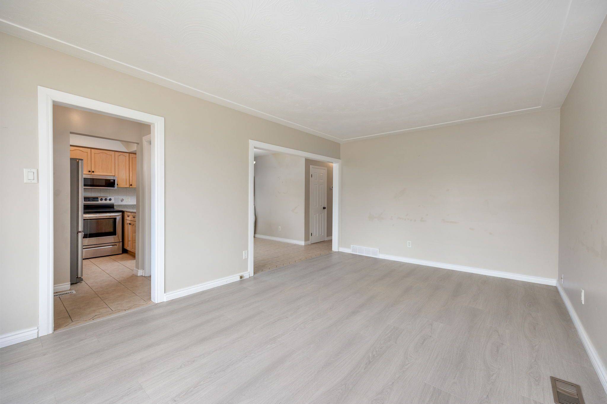 Hamilton, ON L8G 2H7,60 CHAMPLAIN AVE #Main Floor