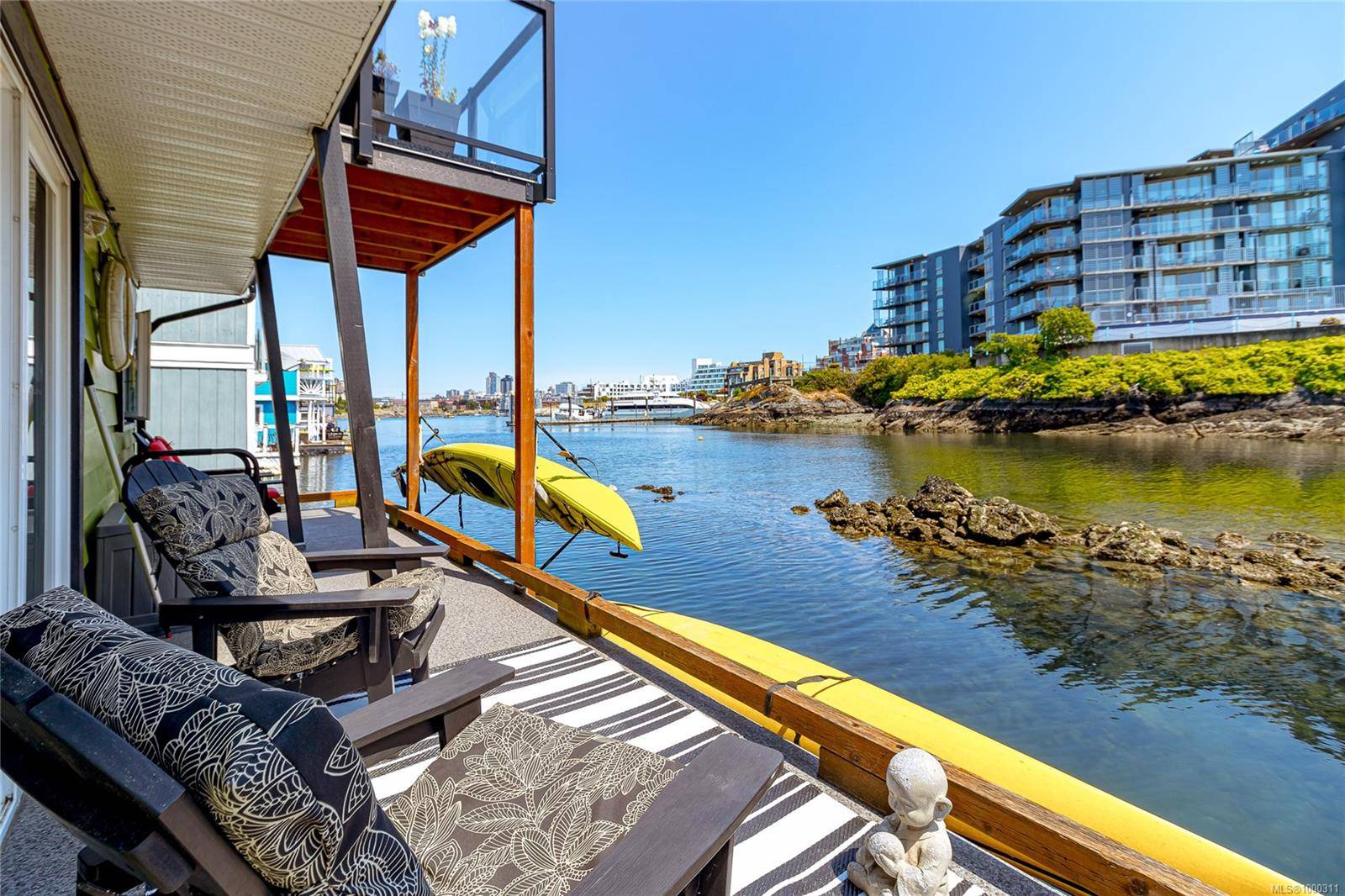 Victoria, BC V8V 0B2,1 Dallas Rd #A2