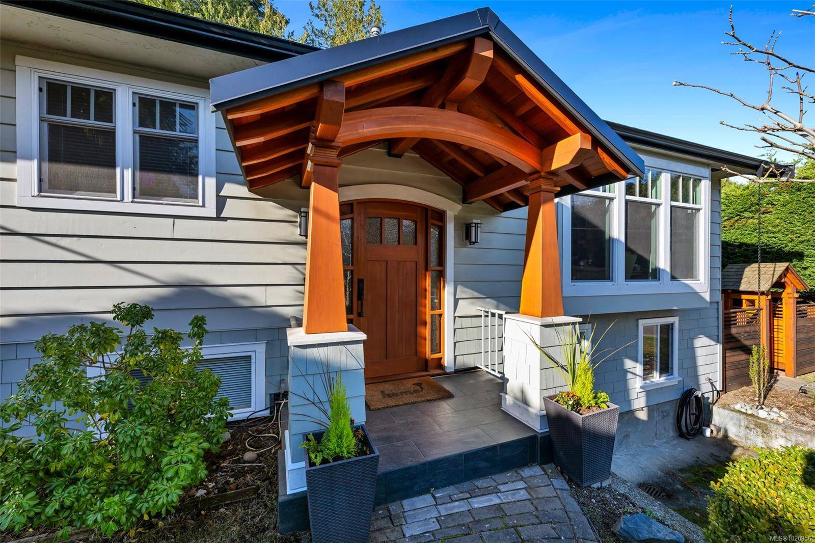 Saanich, BC V8N 2R3,4386 Chartwell Dr