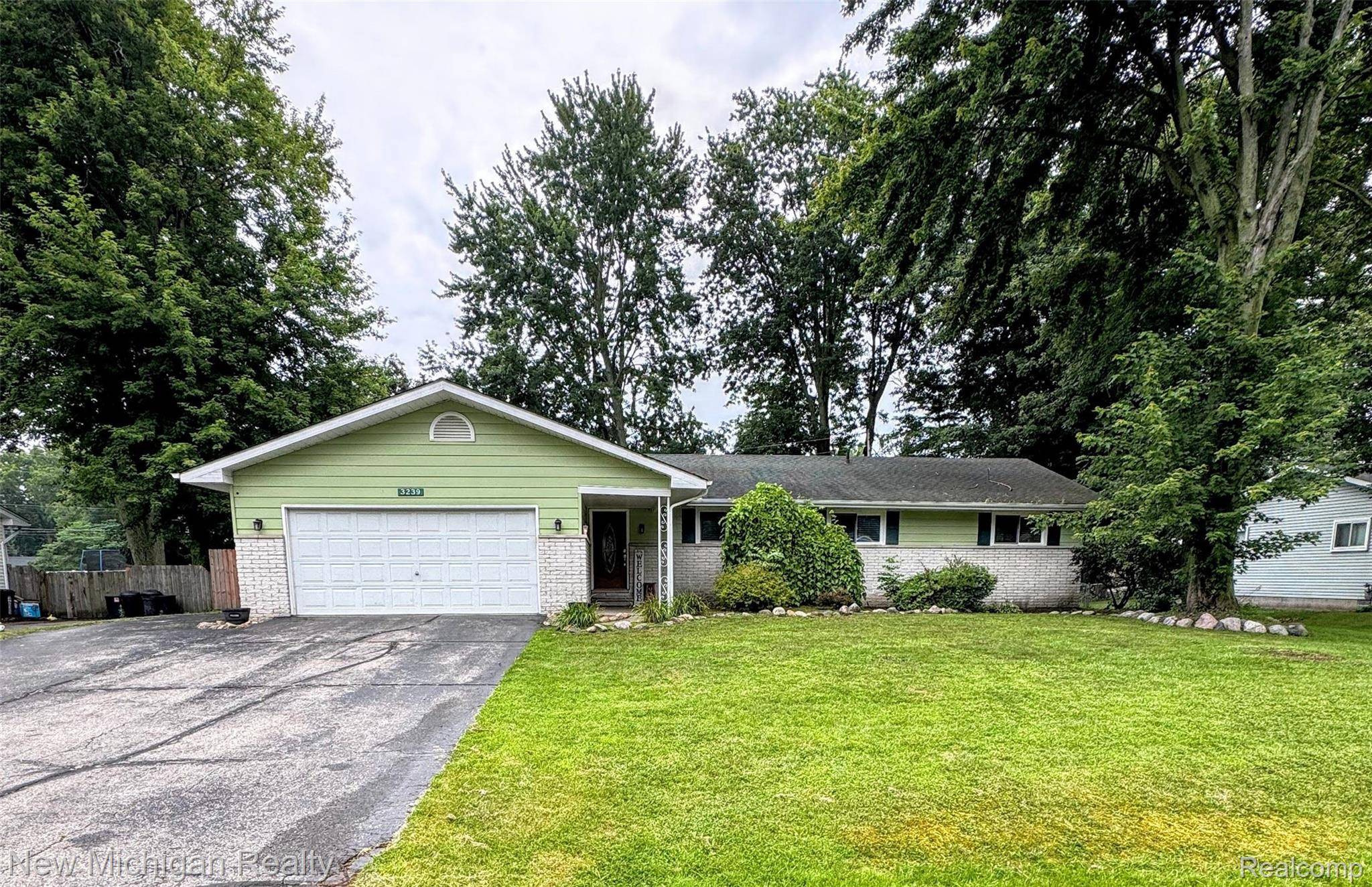 Fort Gratiot, MI 48059,3239 N Shoreview DR