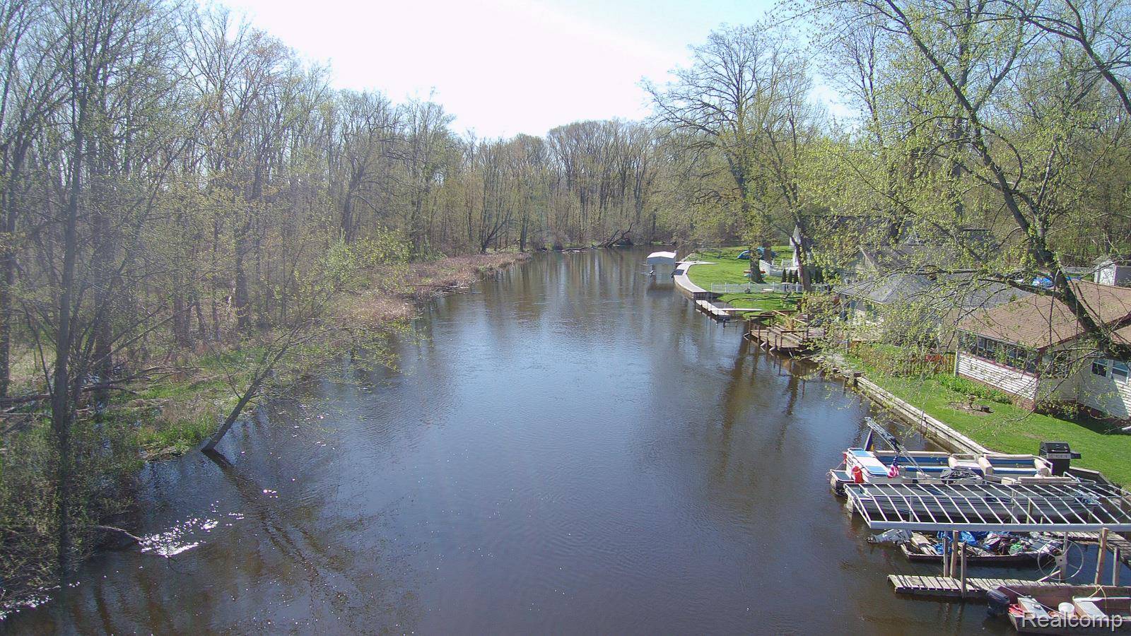 Pinckney, MI 48169,10082 BEECHWOOD DR