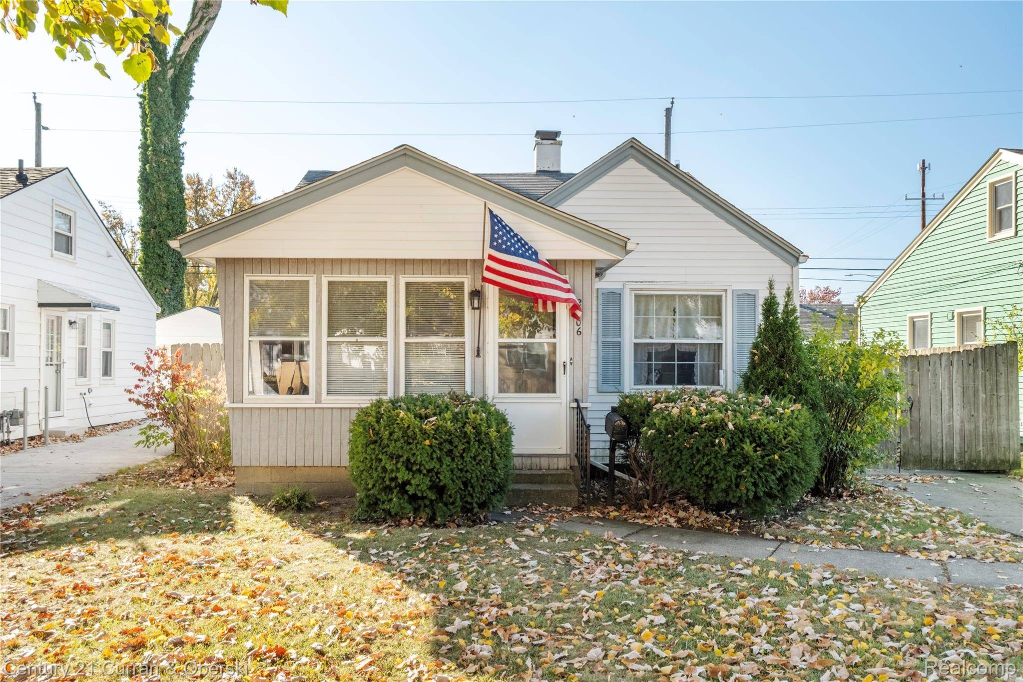 Royal Oak, MI 48067,2306 Barrett AVE