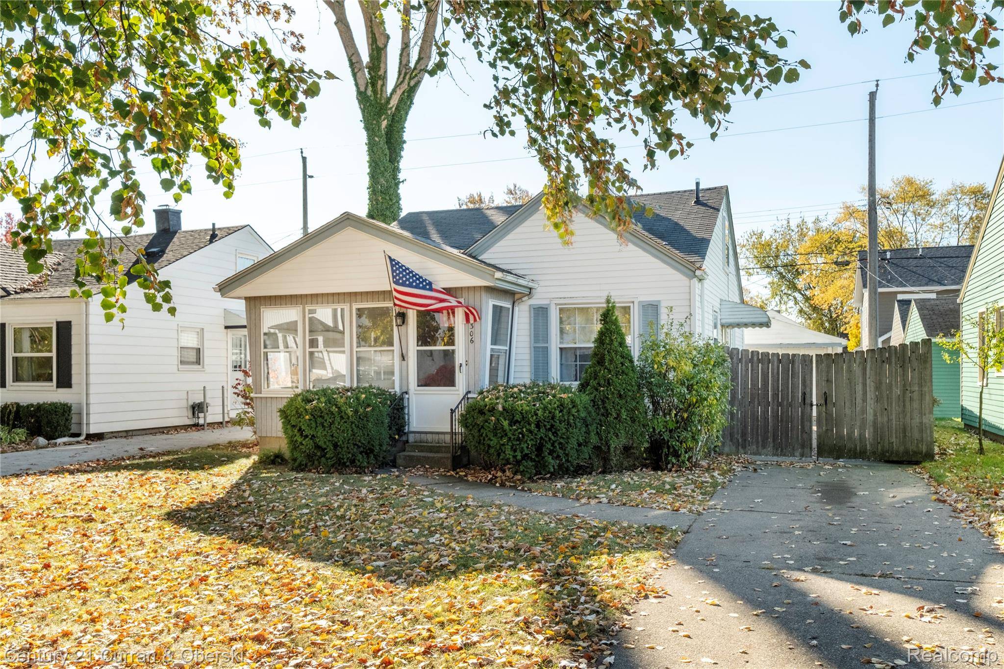 Royal Oak, MI 48067,2306 Barrett AVE