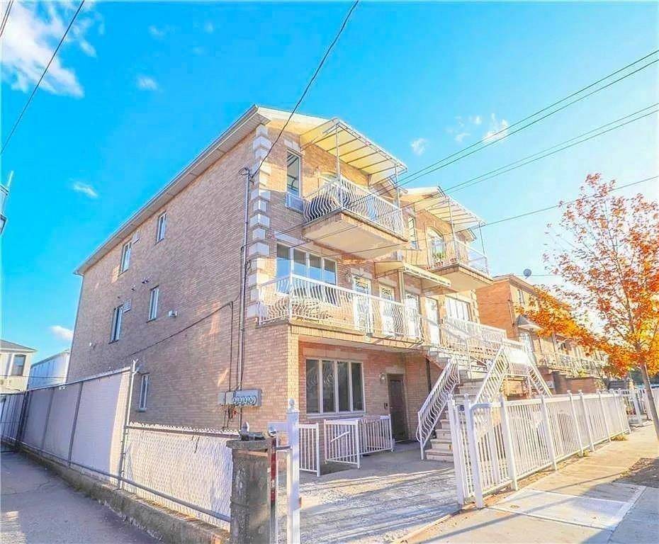 Brooklyn, NY 11214,207 Bay 31st ST #3