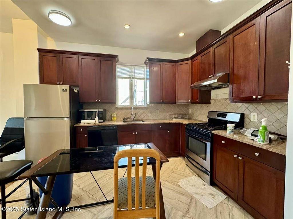 Brooklyn, NY 11214,207 Bay 31st ST #3