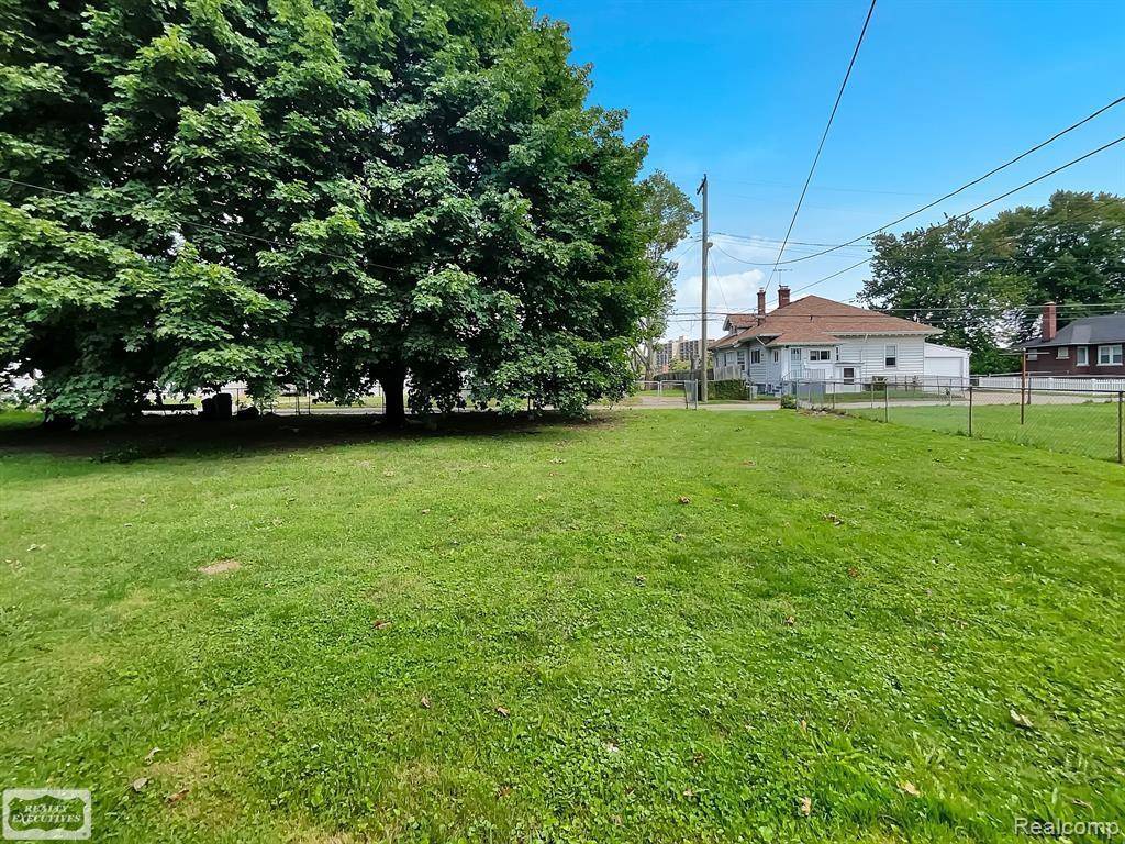 Mount Clemens, MI 48043,35 Michigan ST