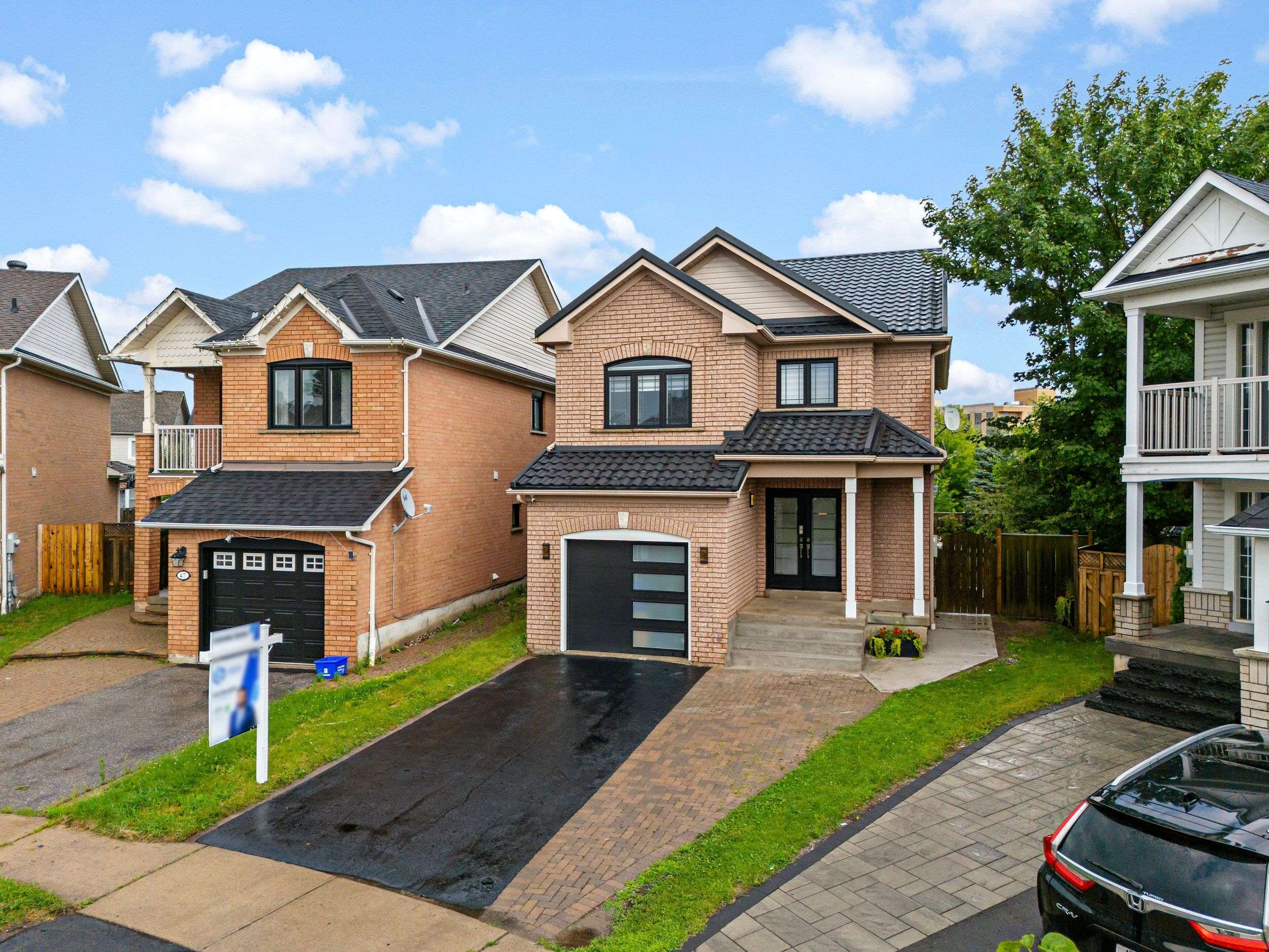 Whitby, ON L1R 2V5,45 Palomino PL