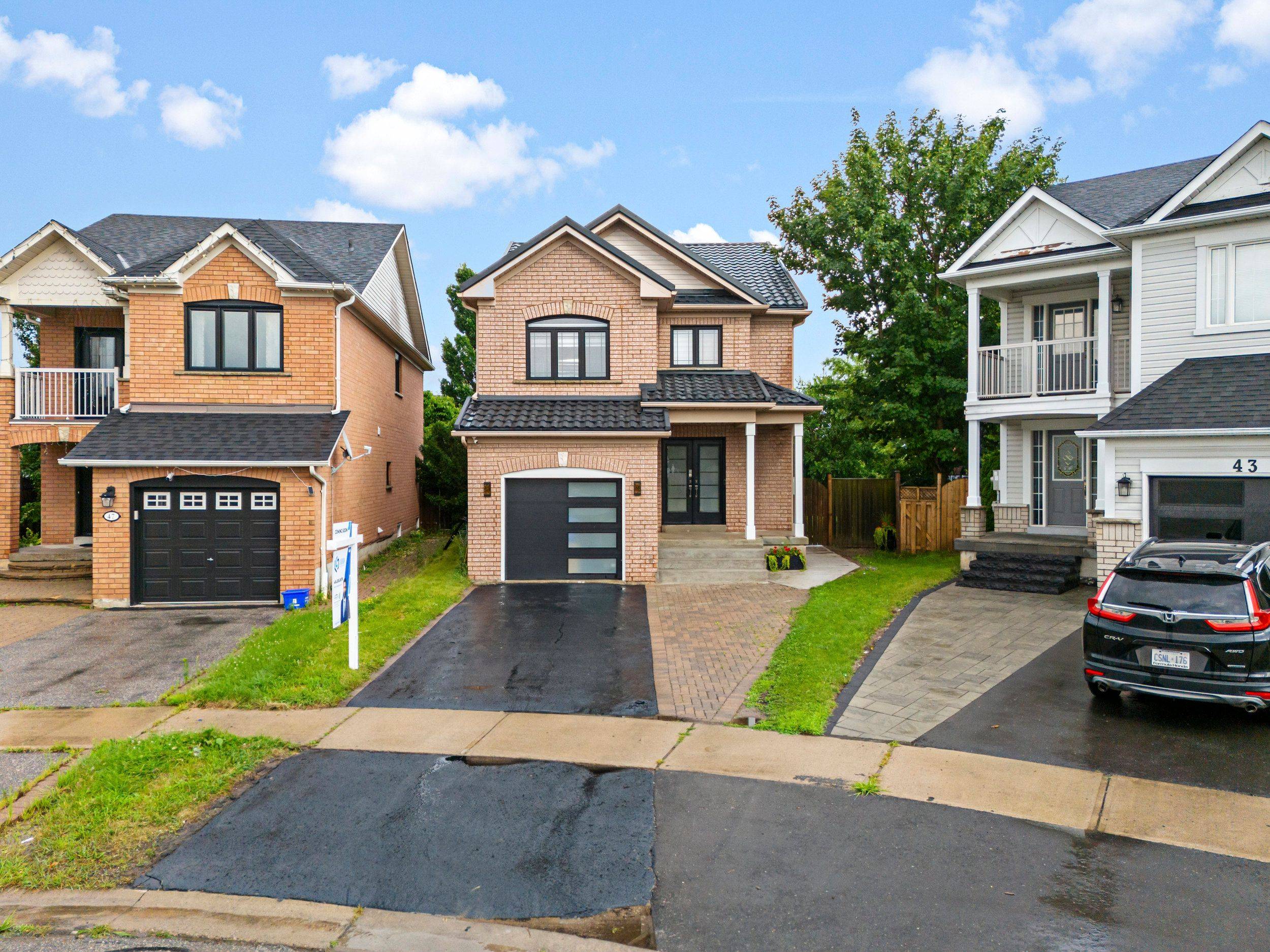 Whitby, ON L1R 2V5,45 Palomino PL