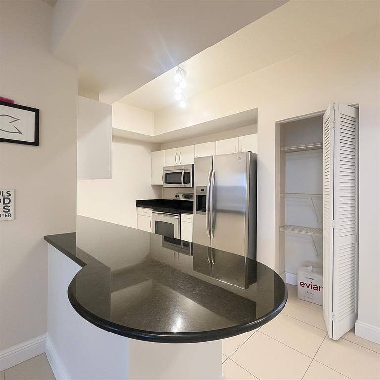 Miami, FL 33156,7280 SW 90th St #304