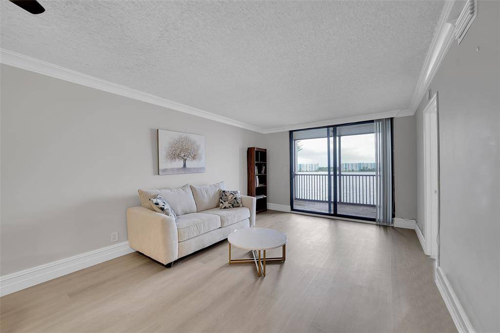 Oakland Park, FL 33309,116 Lake Emerald Dr #401