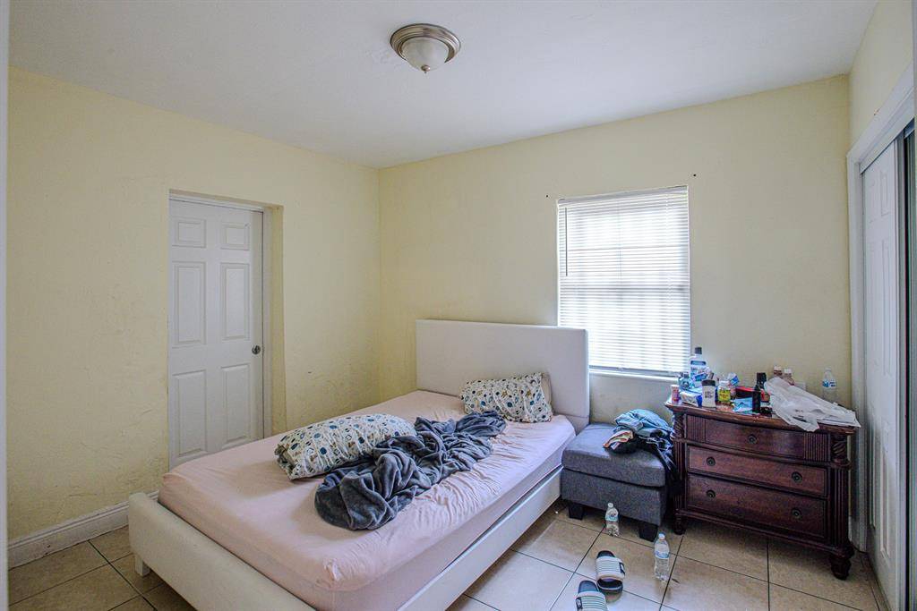 Miami, FL 33150,250 NW 83rd St