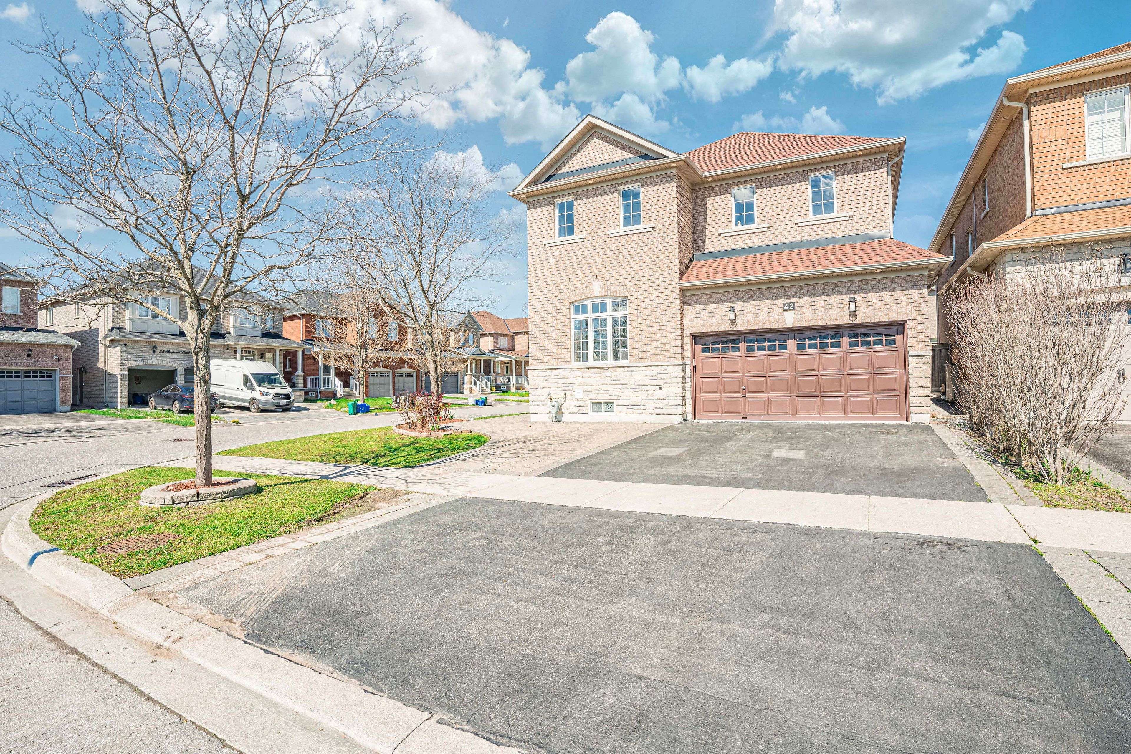 Markham, ON L6B 0B5,42 Reginald Lamb CRES