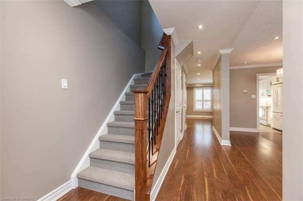 Oakville, ON L6H 5E6,237 Ross LN