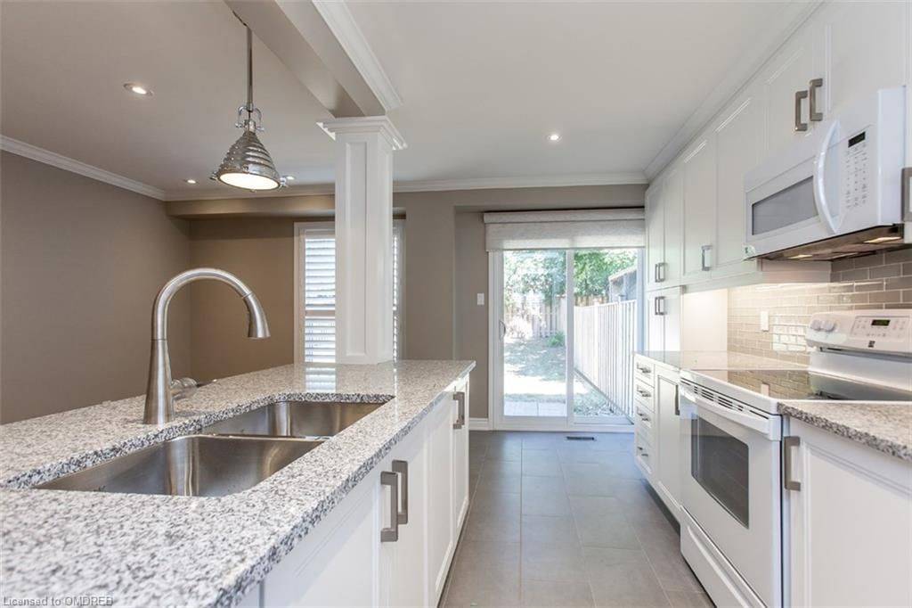 Oakville, ON L6H 5E6,237 Ross LN