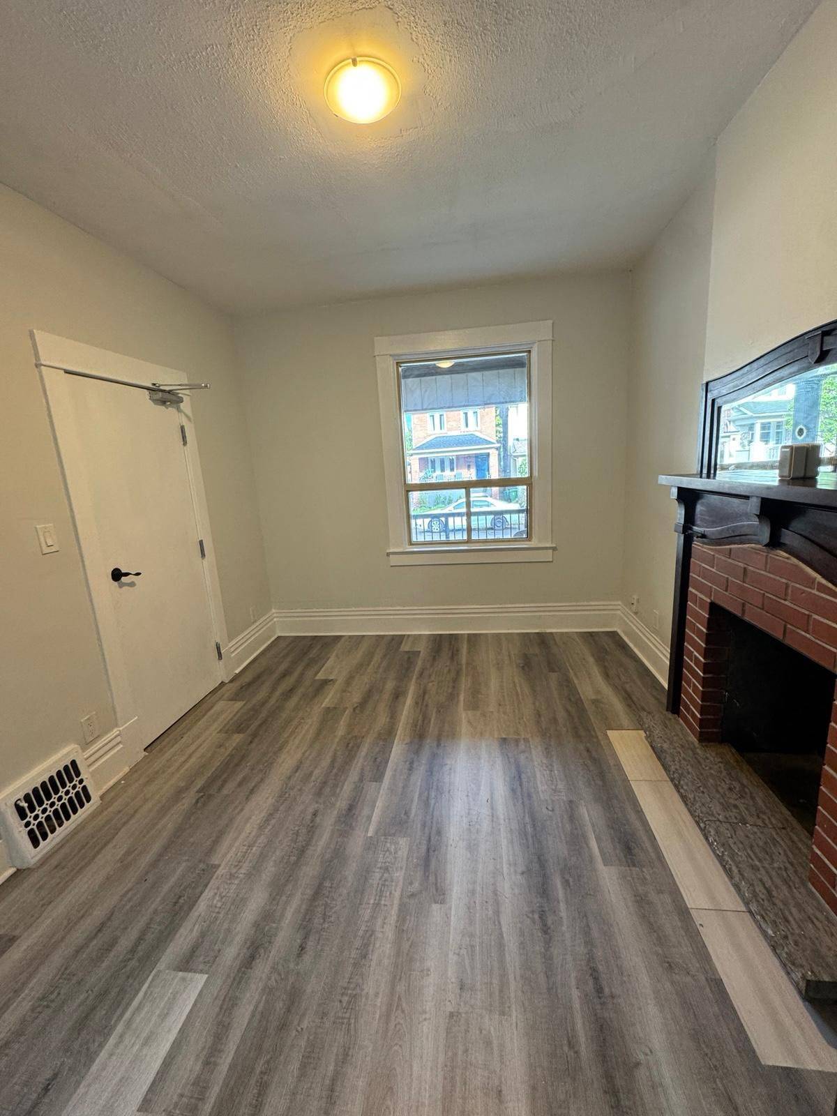 Toronto W02, ON M6P 2X6,422 Clendenan AVE #Main