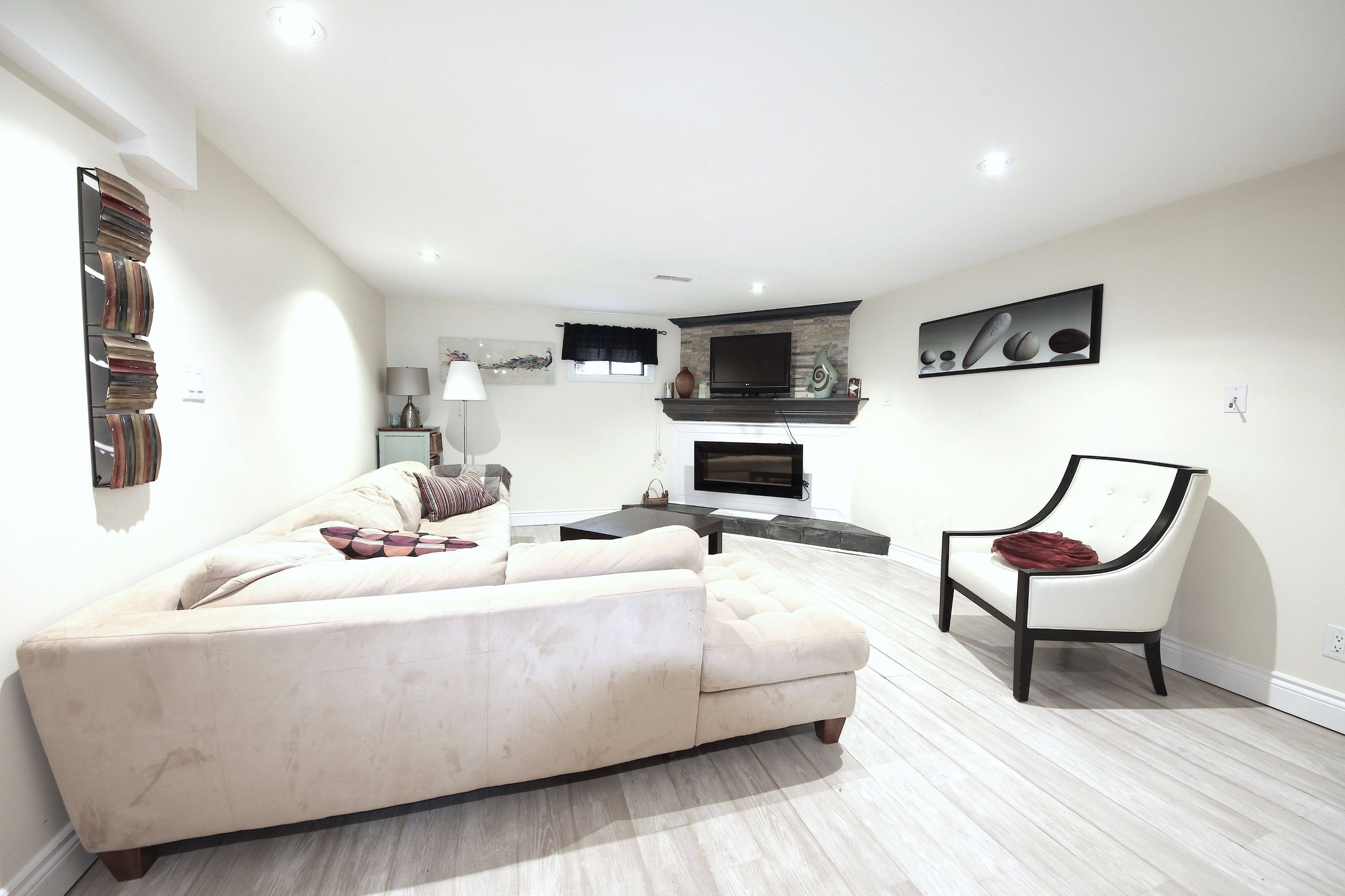 Toronto W10, ON M9W 2W3,19 Fallowfield RD #Lower