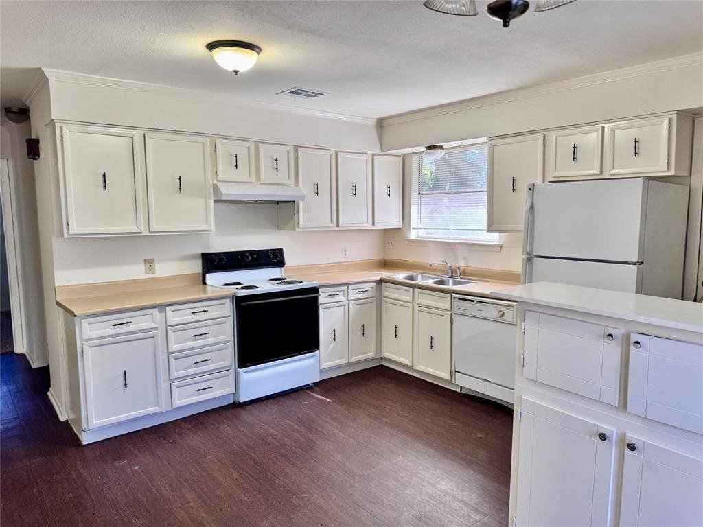 Waco, TX 76712,7308 Sanger Avenue #A & B