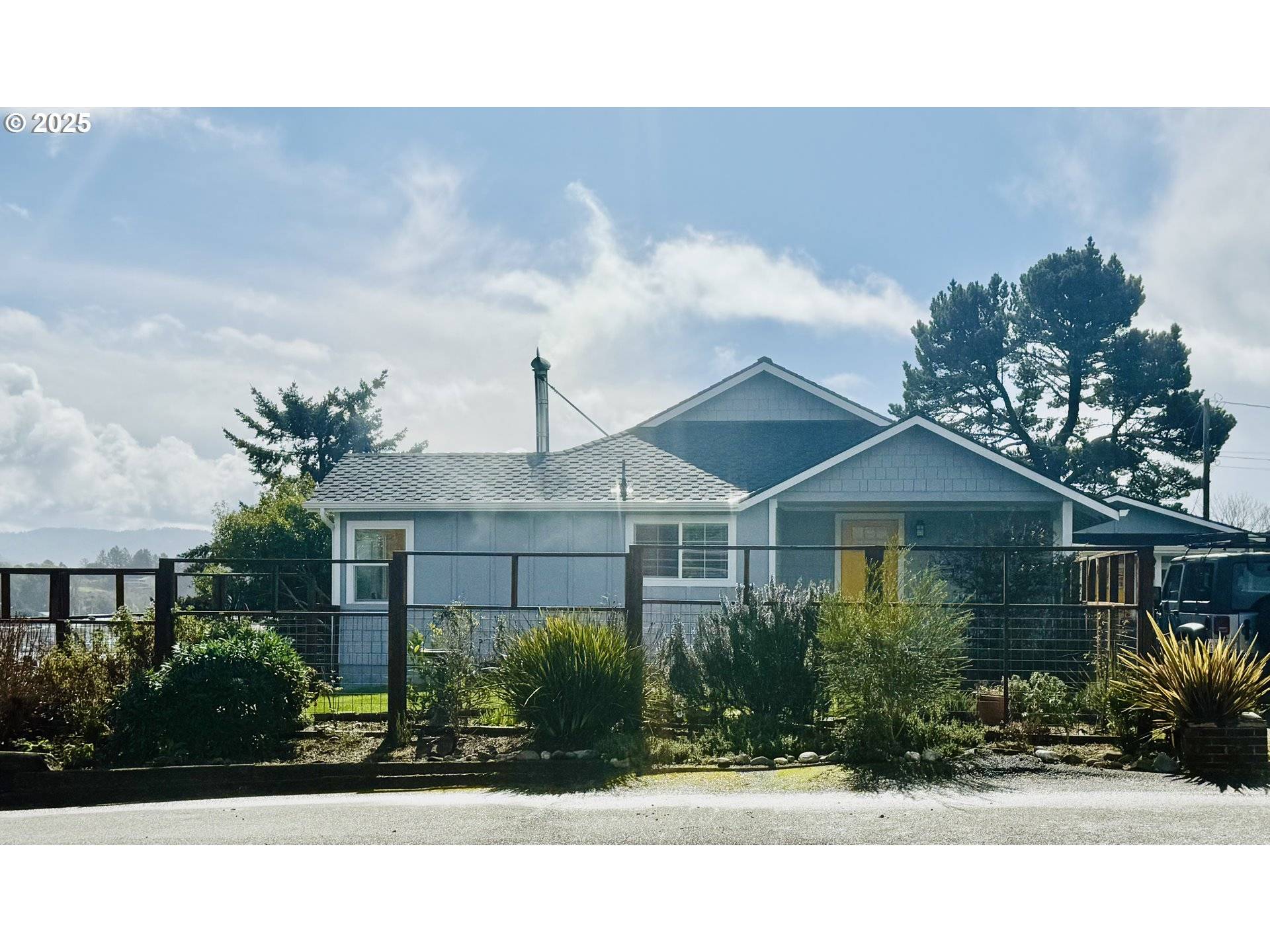 Brookings, OR 97415,236 FOUNTAIN CT