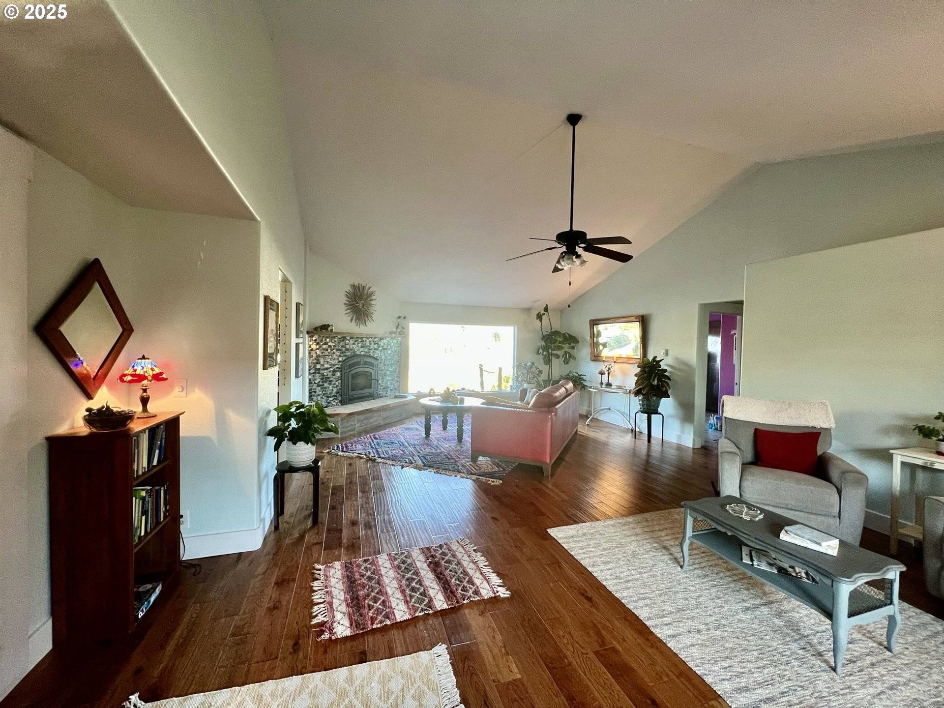 Brookings, OR 97415,236 FOUNTAIN CT