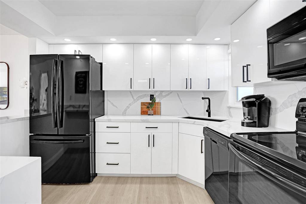 Hollywood, FL 33025,8900 Washington Blvd #PH11