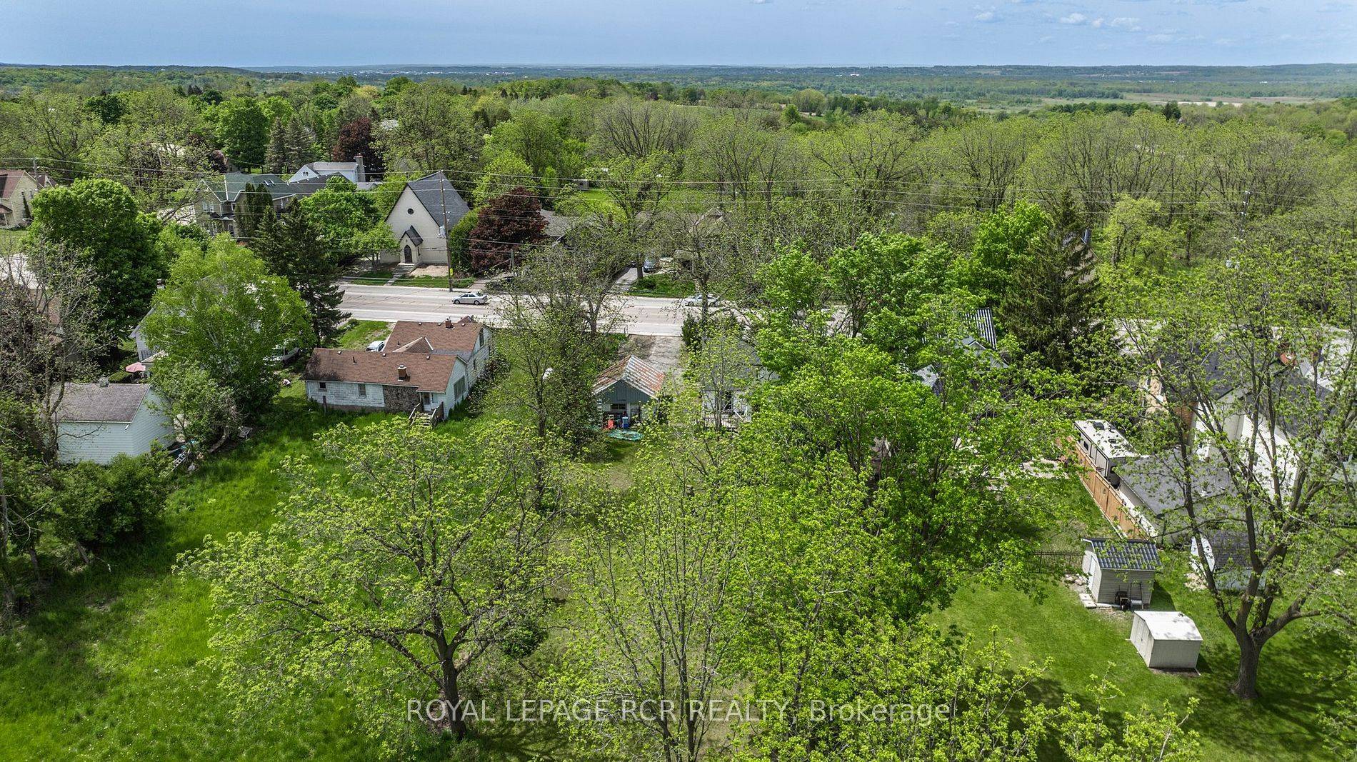 East Gwillimbury, ON L0G 1R0,20377 Leslie ST